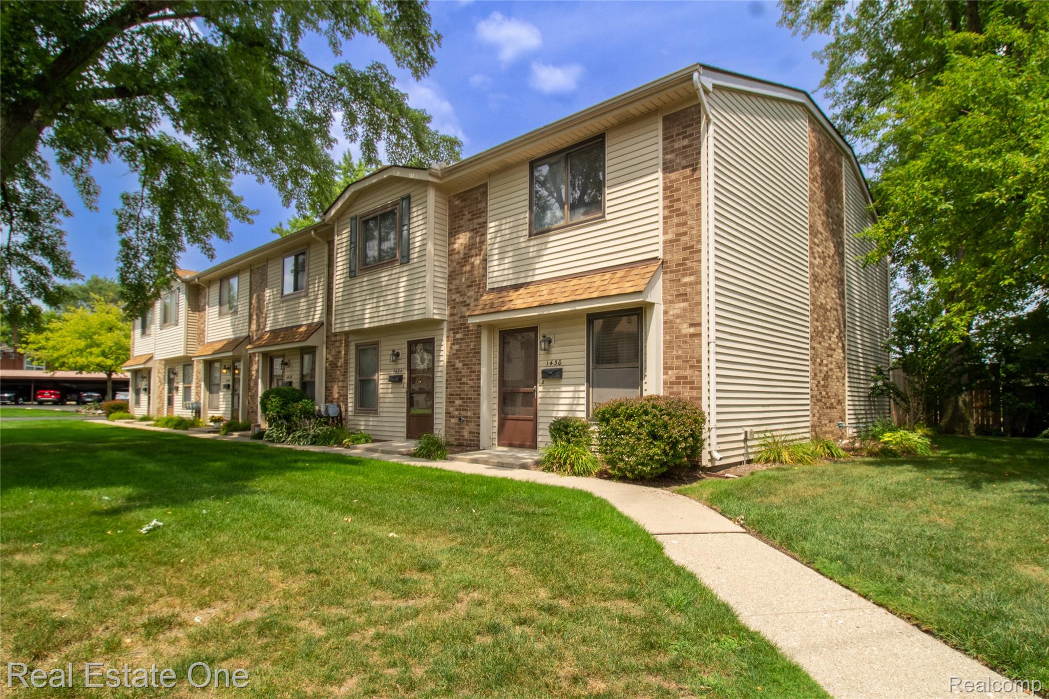 1430 W Webster Road Property Photo 1