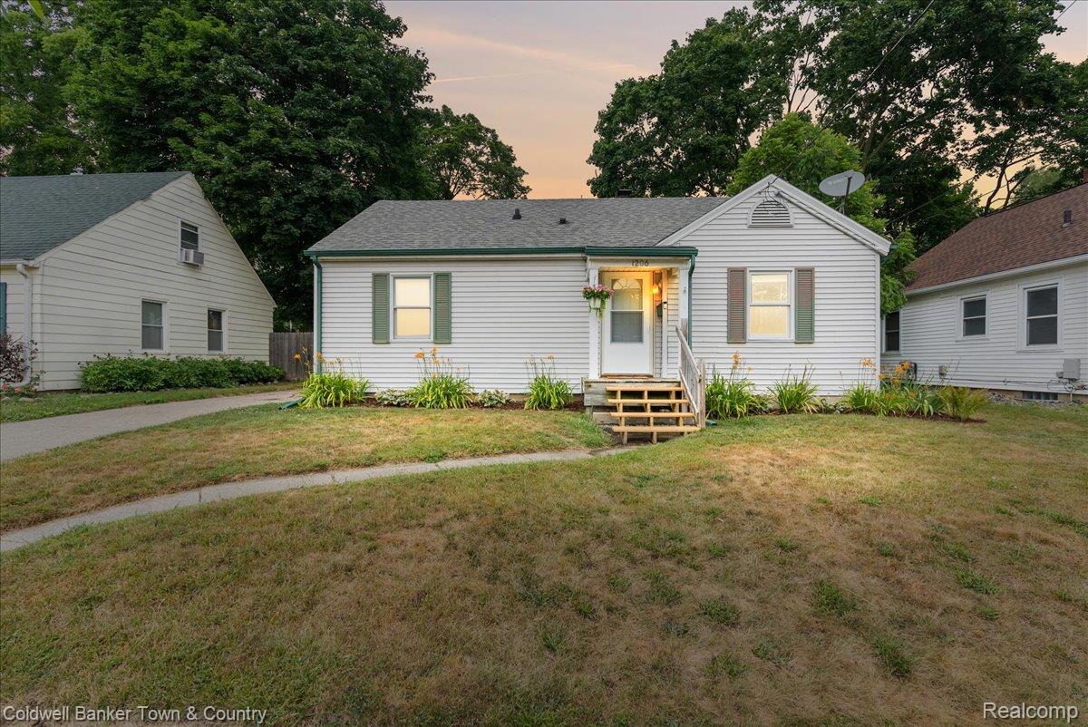1206 Loraine Avenue Property Photo 1