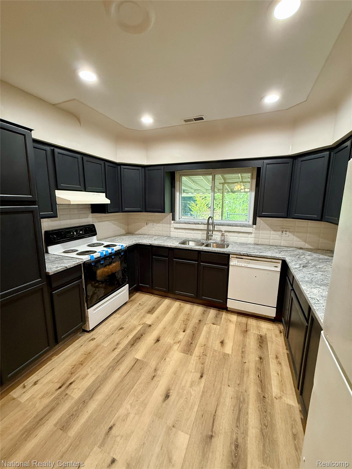 3040 Alvina Avenue Property Photo 6