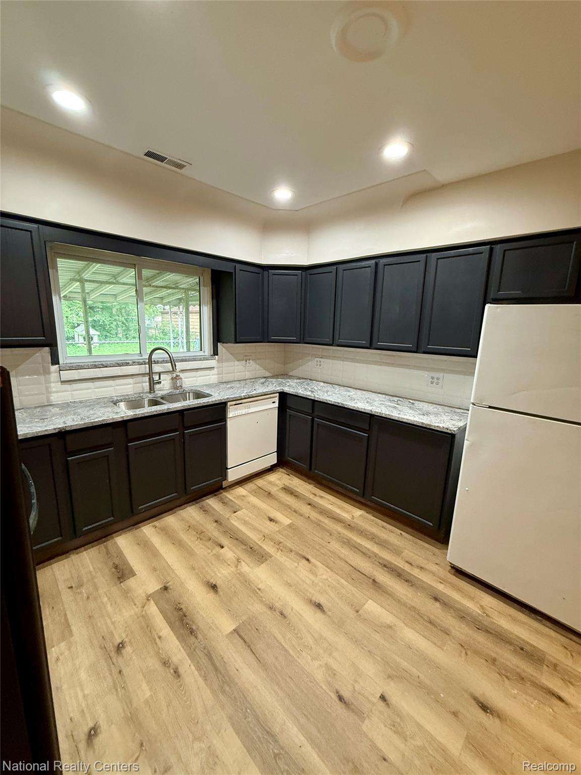 3040 Alvina Avenue Property Photo 7