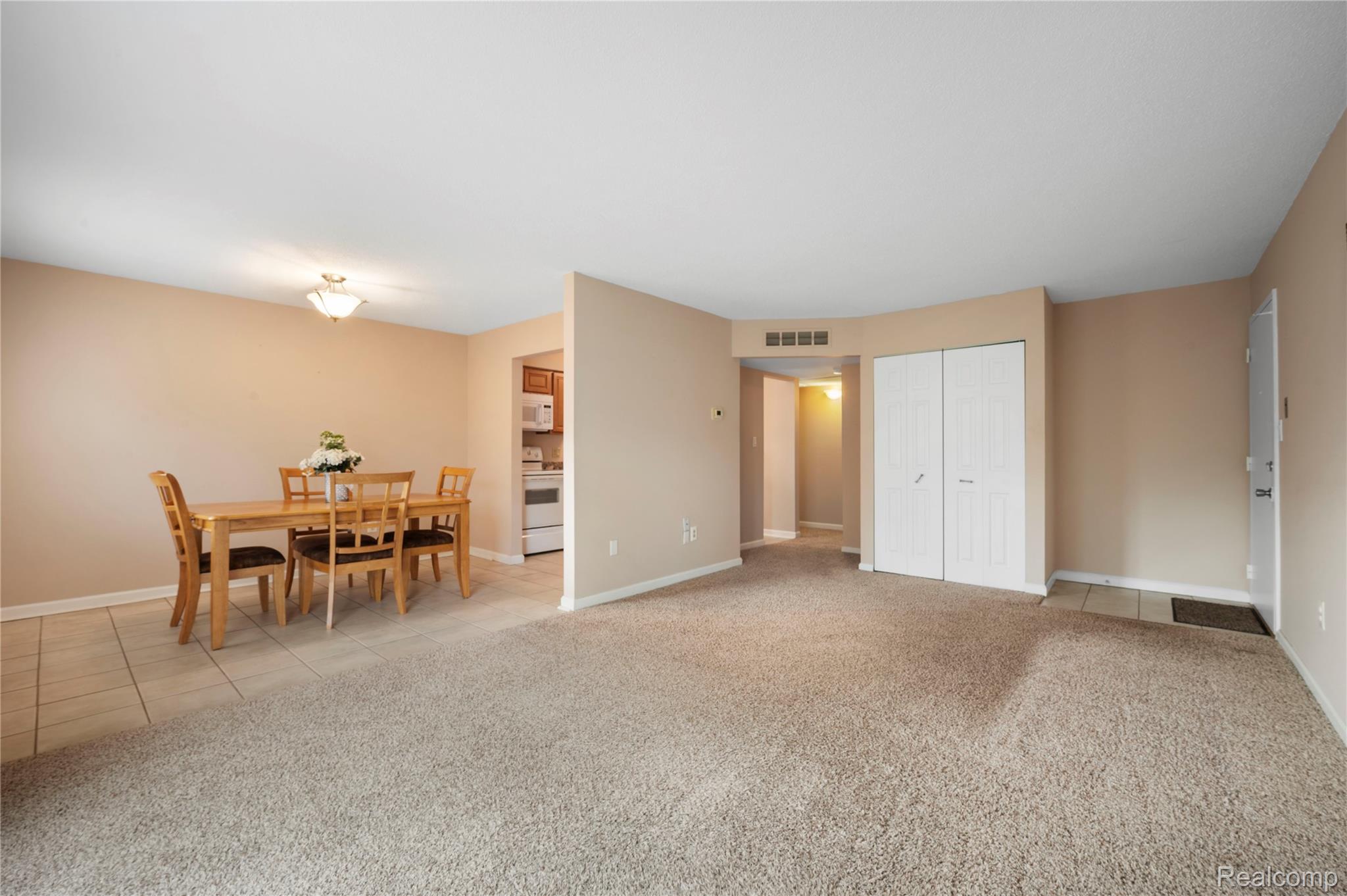 5283 Highland Road 205 Property Photo 4