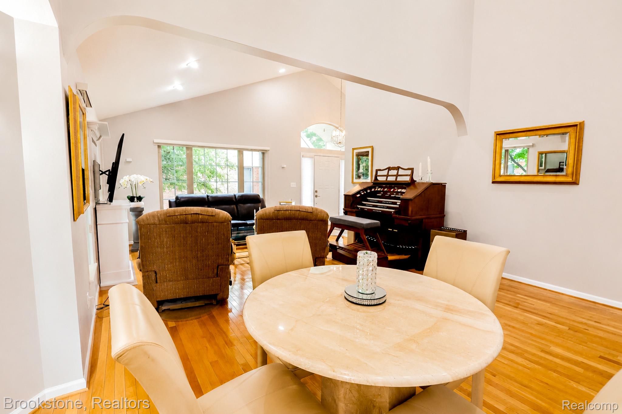 16400 Ventura Circle Property Photo 5