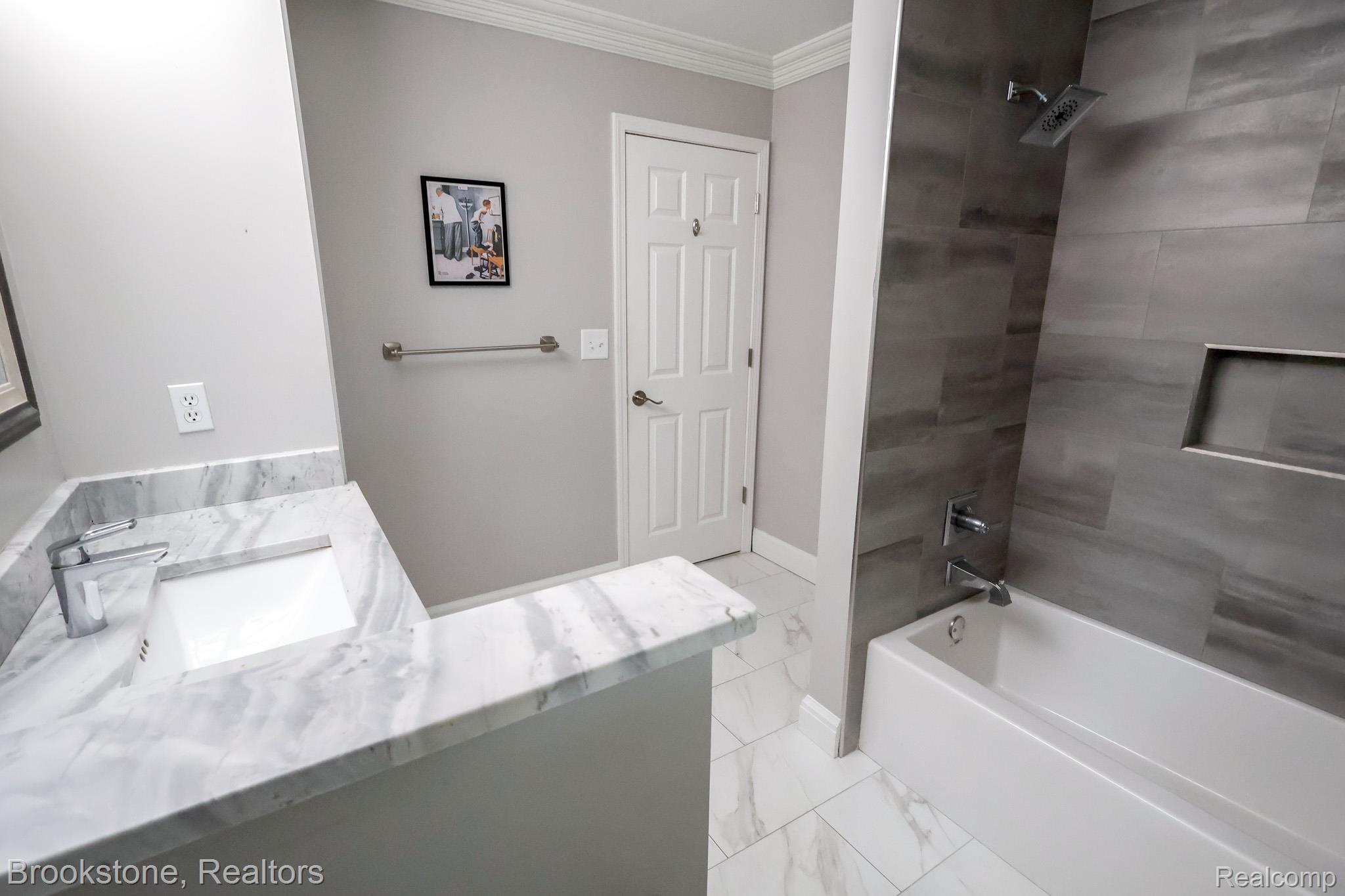 16400 Ventura Circle Property Photo 11