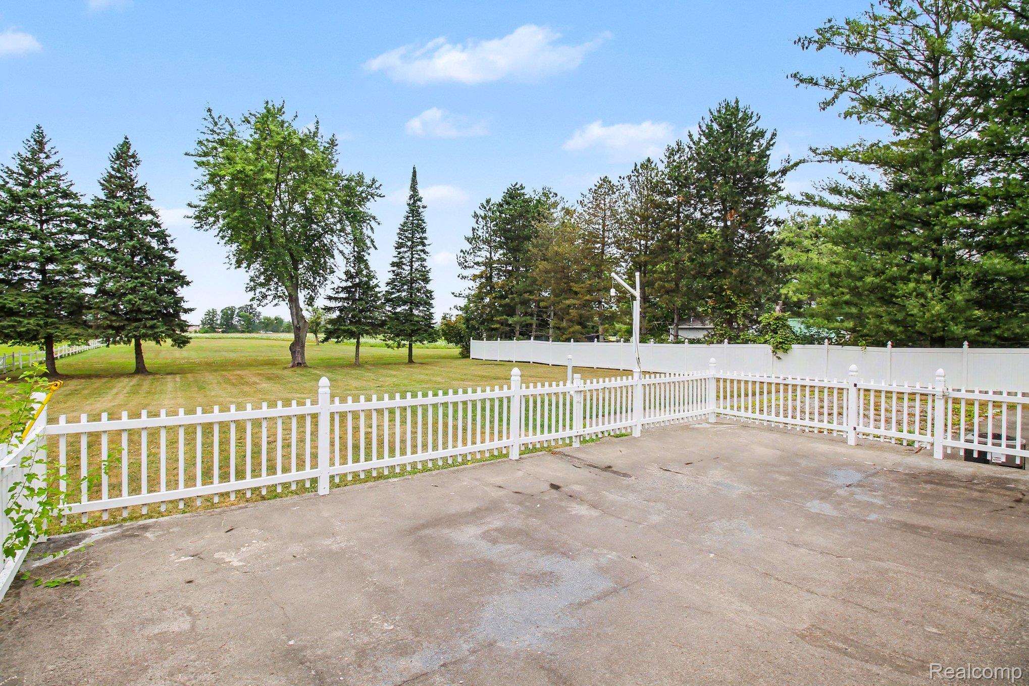 1222 Howe Road Property Photo 2
