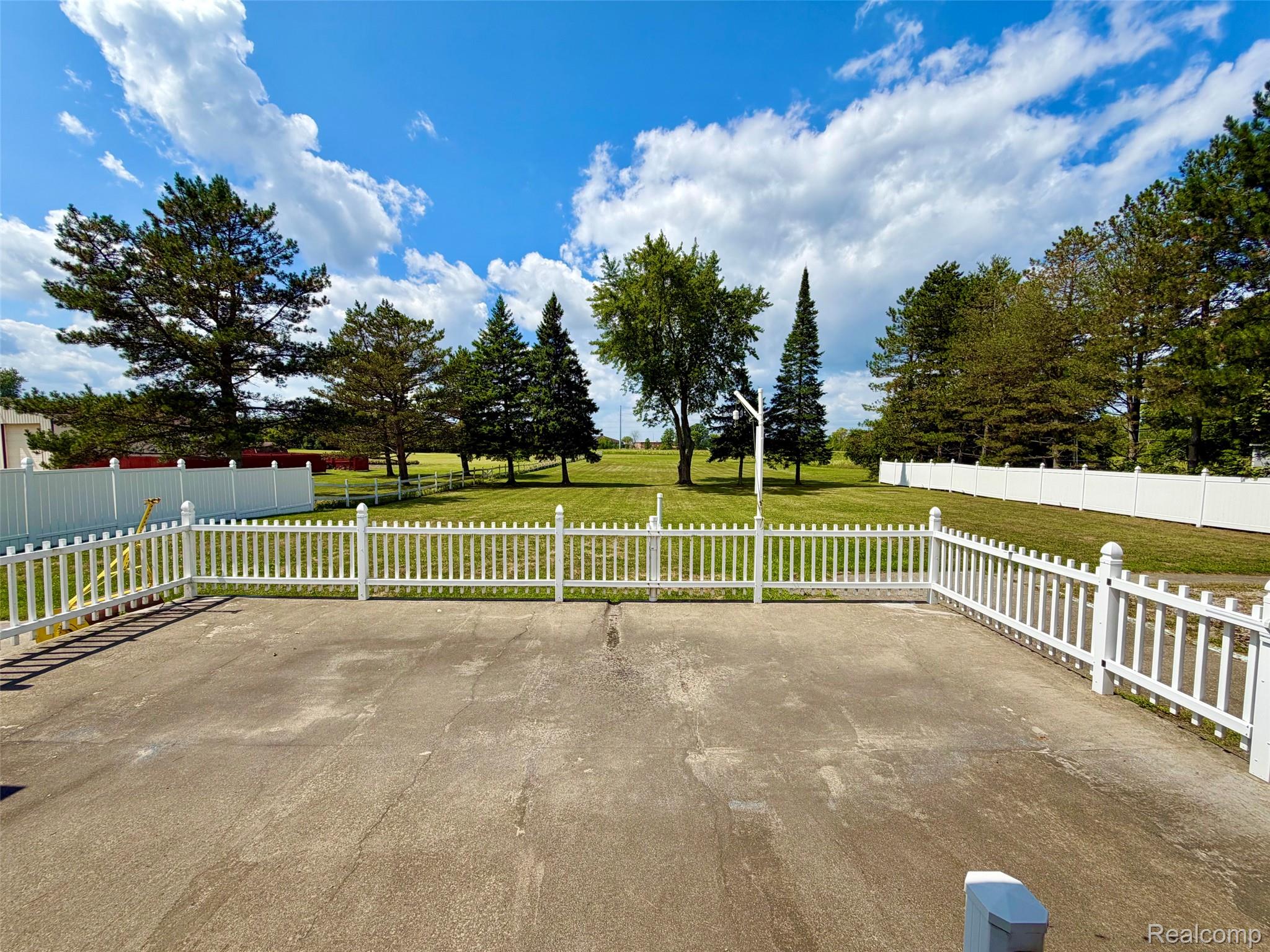 1222 Howe Road Property Photo 3