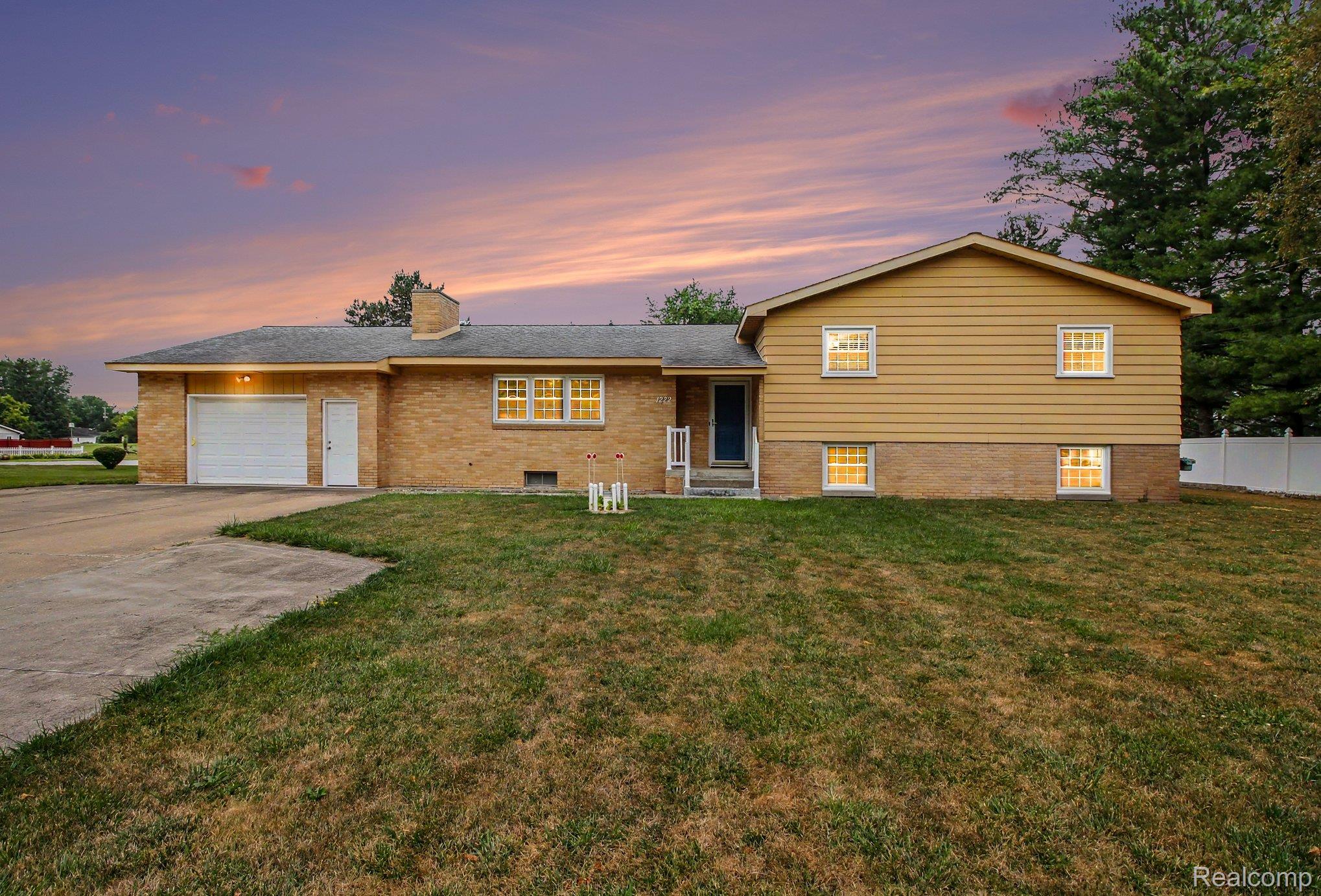 1222 Howe Road Property Photo 5