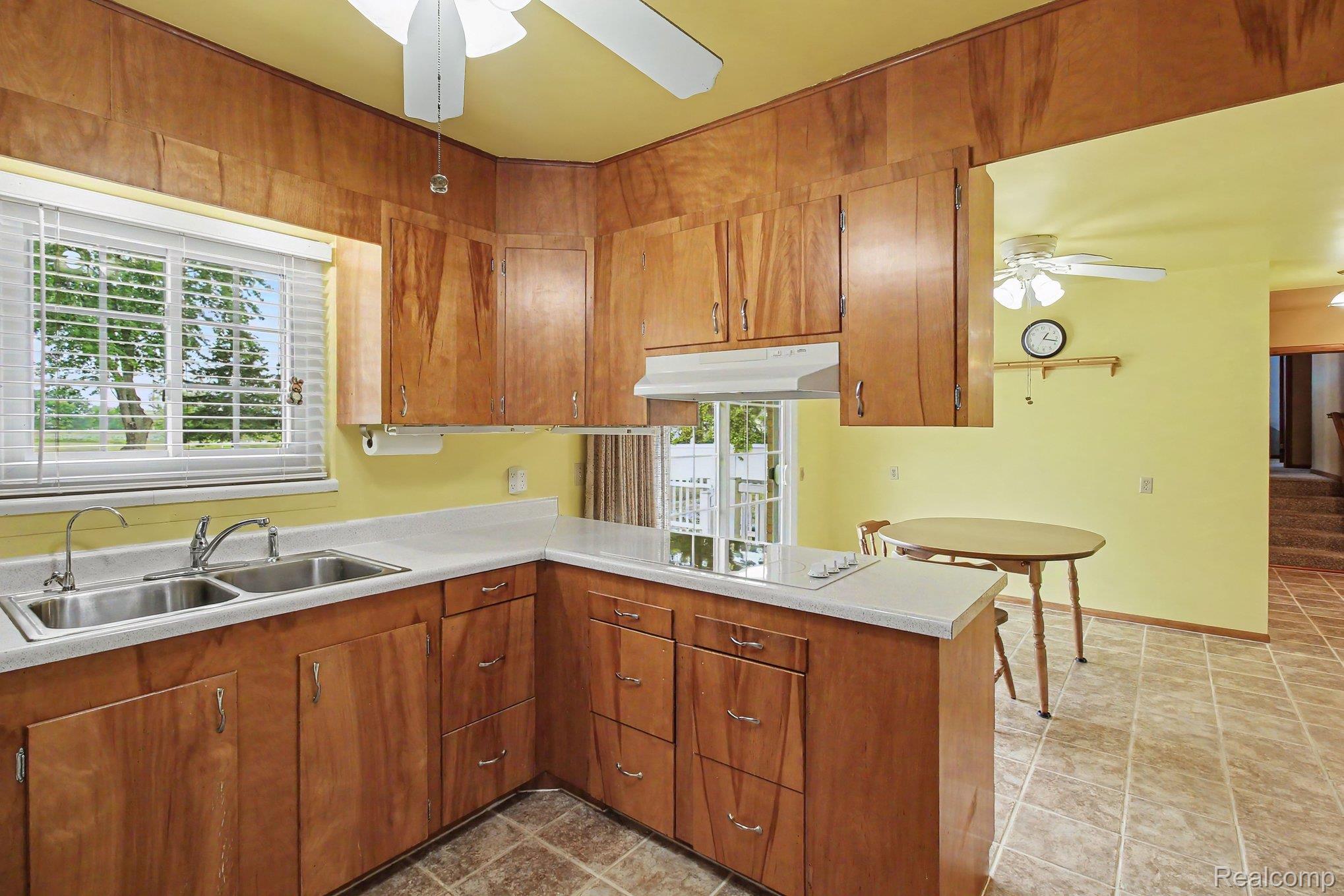1222 Howe Road Property Photo 11