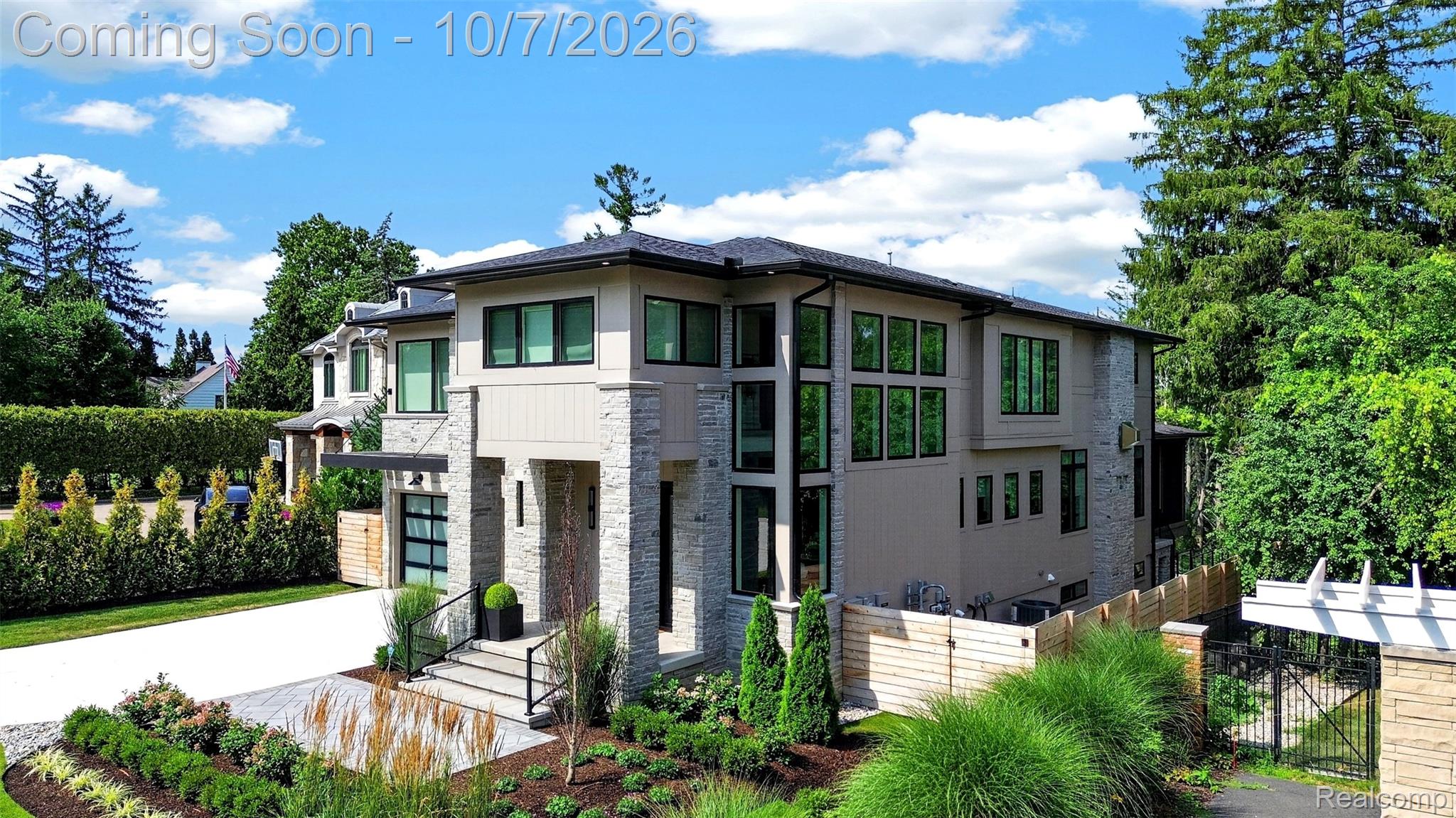 1230 Latham Street Property Photo 2