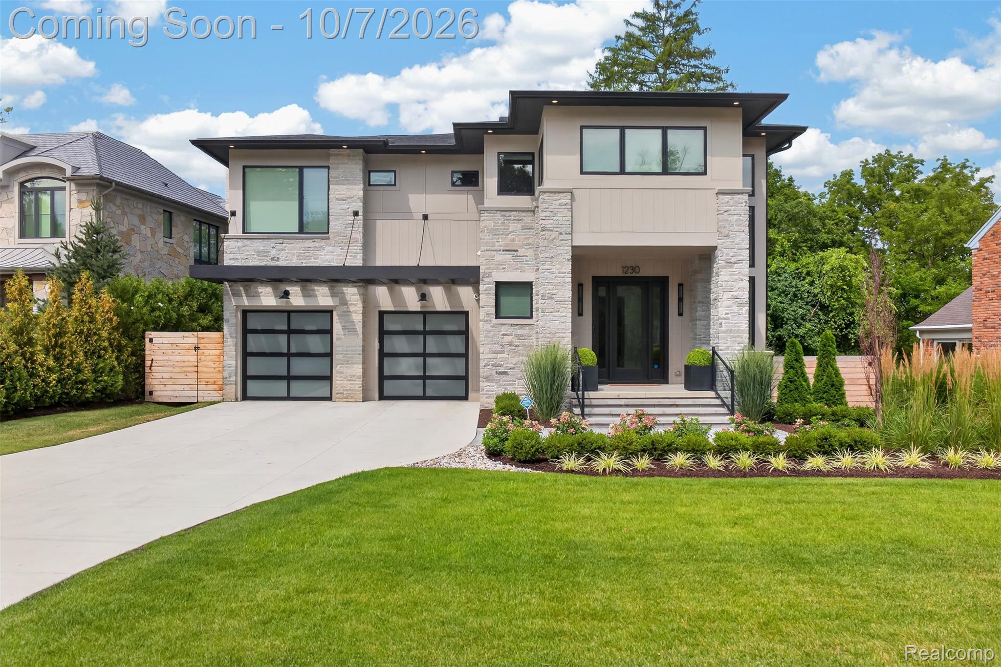 1230 Latham Street Property Photo 3