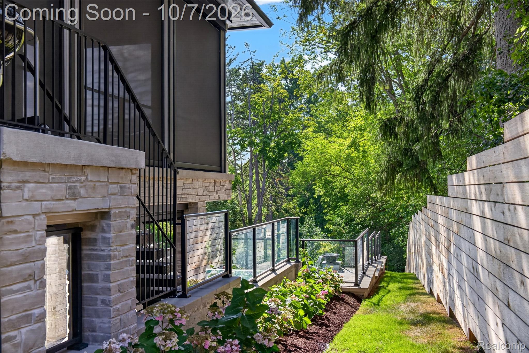 1230 Latham Street Property Photo 4