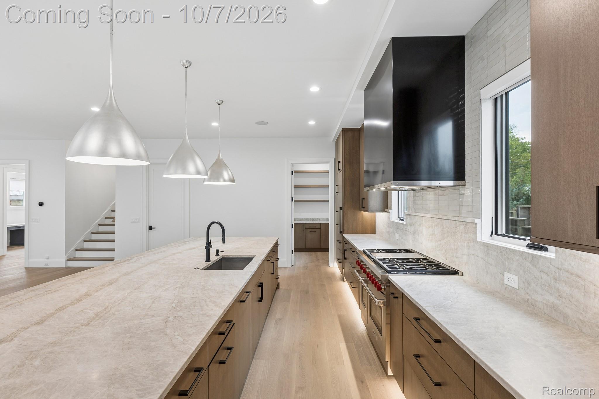 1230 Latham Street Property Photo 11