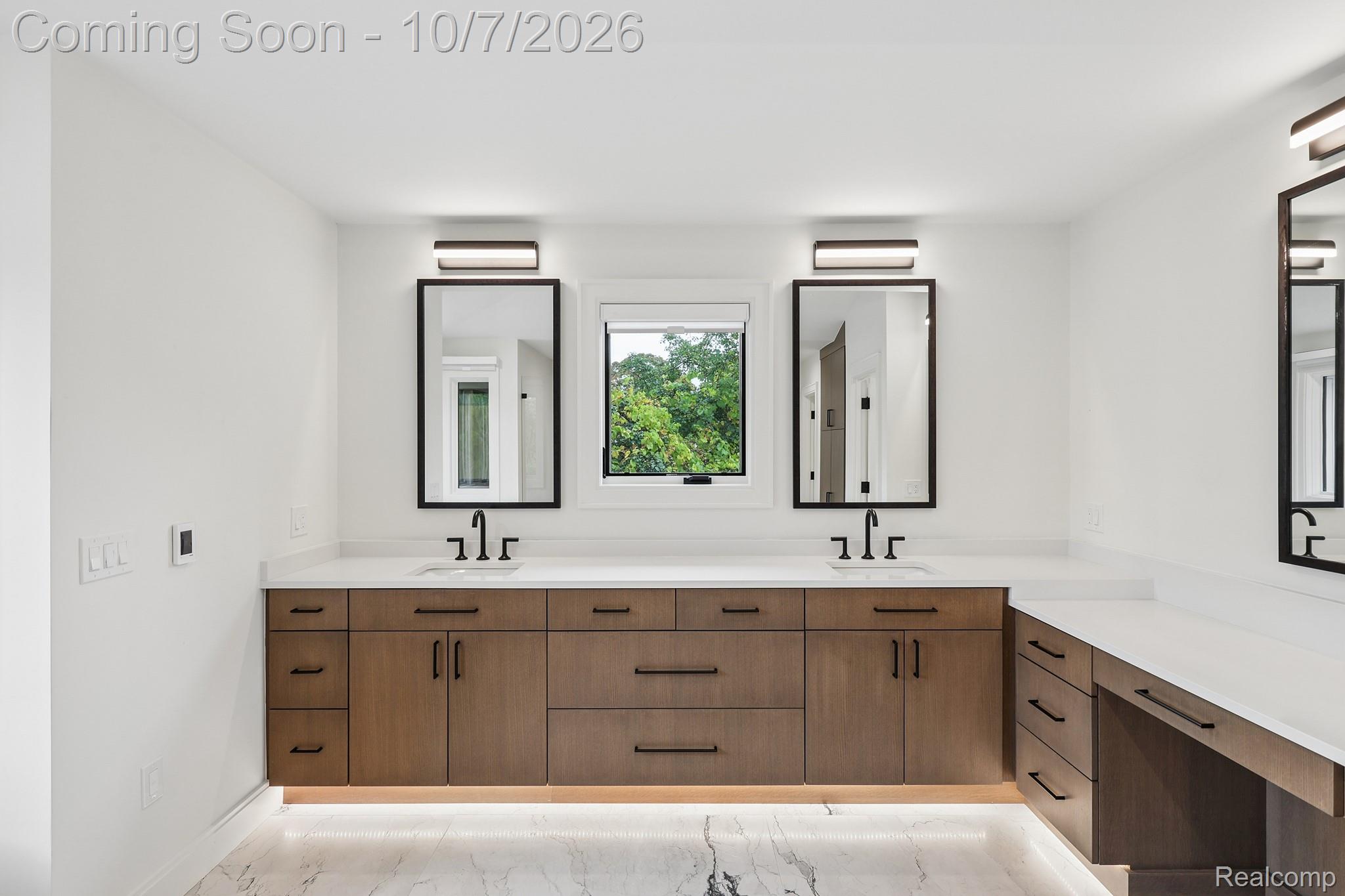1230 Latham Street Property Photo 28