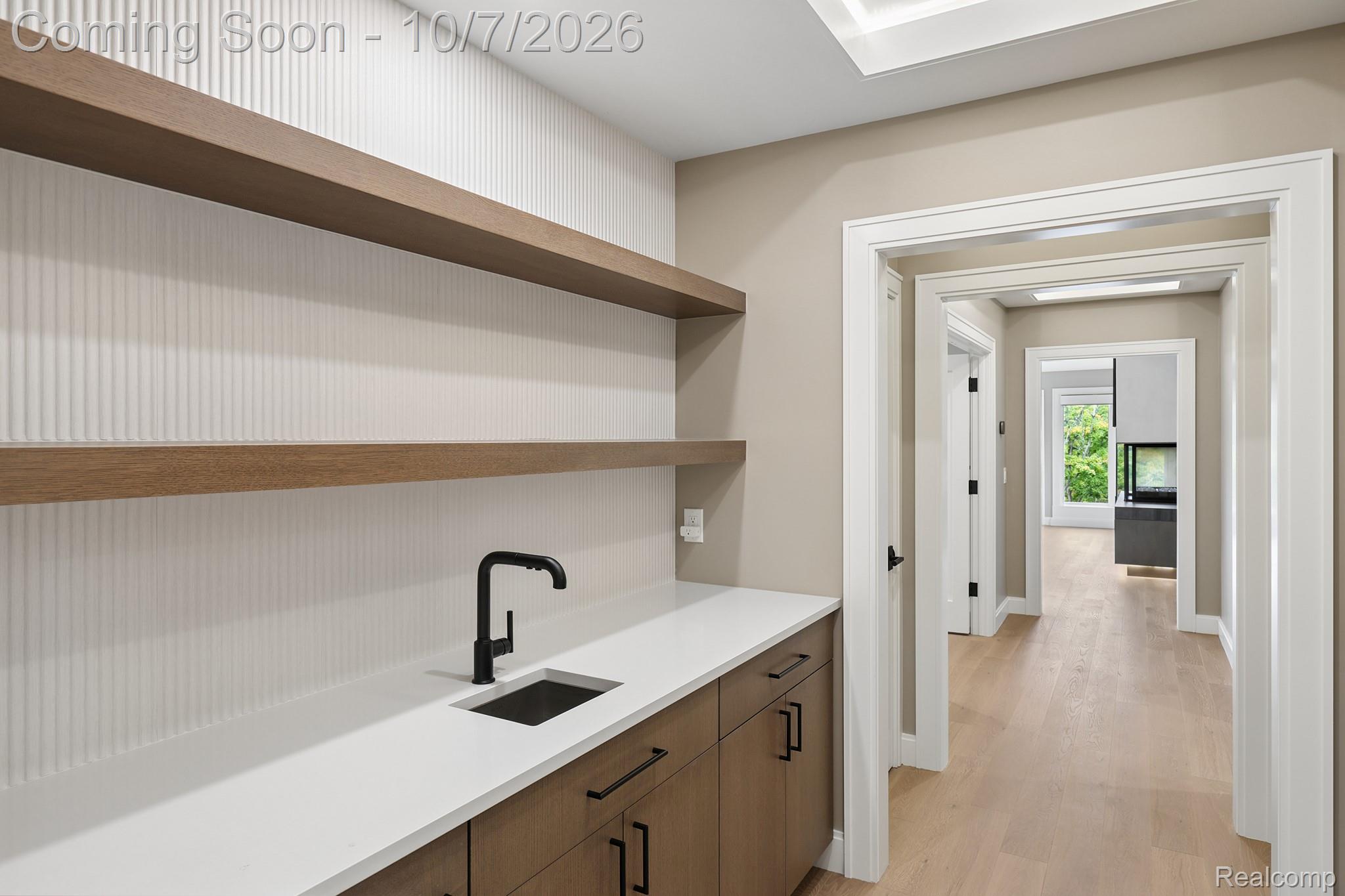 1230 Latham Street Property Photo 29