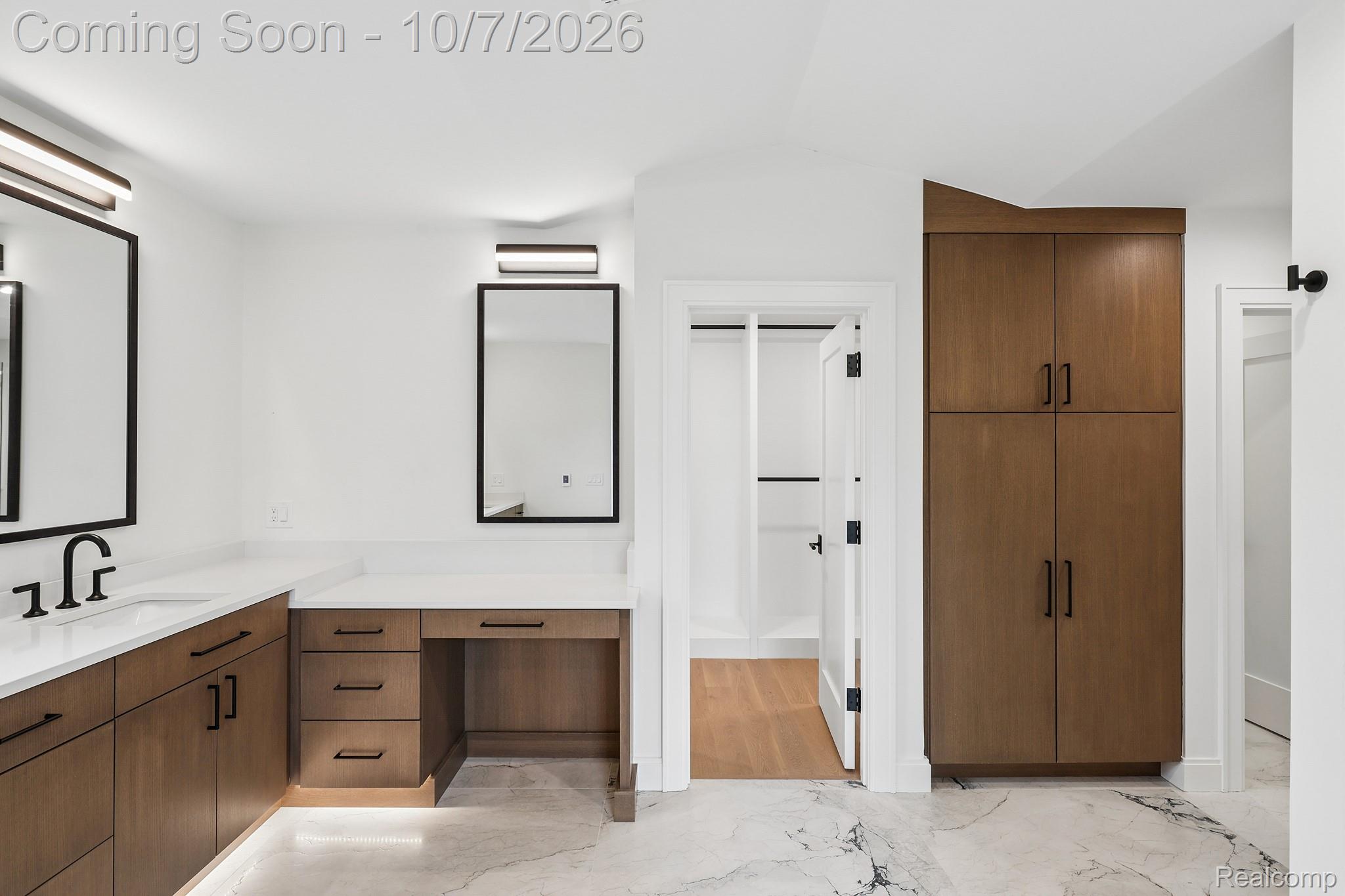 1230 Latham Street Property Photo 32