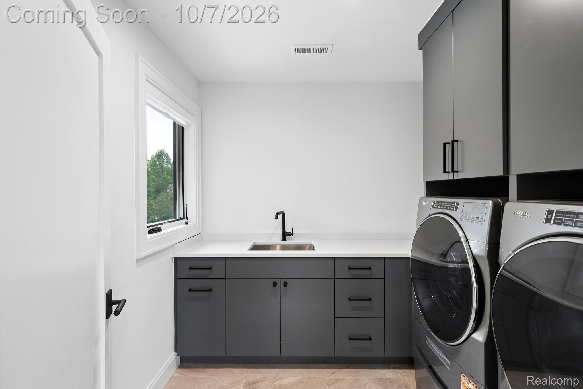 1230 Latham Street Property Photo 38