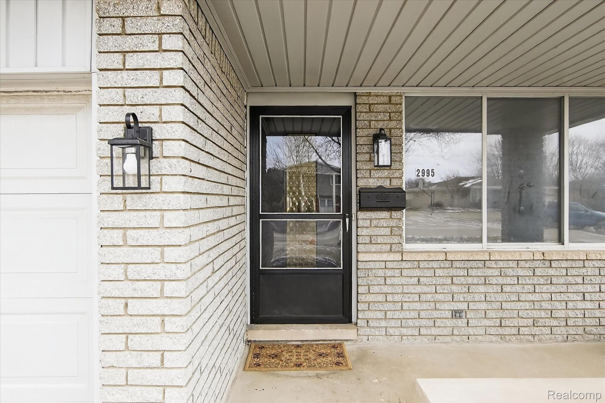 2995 Groves Drive Property Photo 1