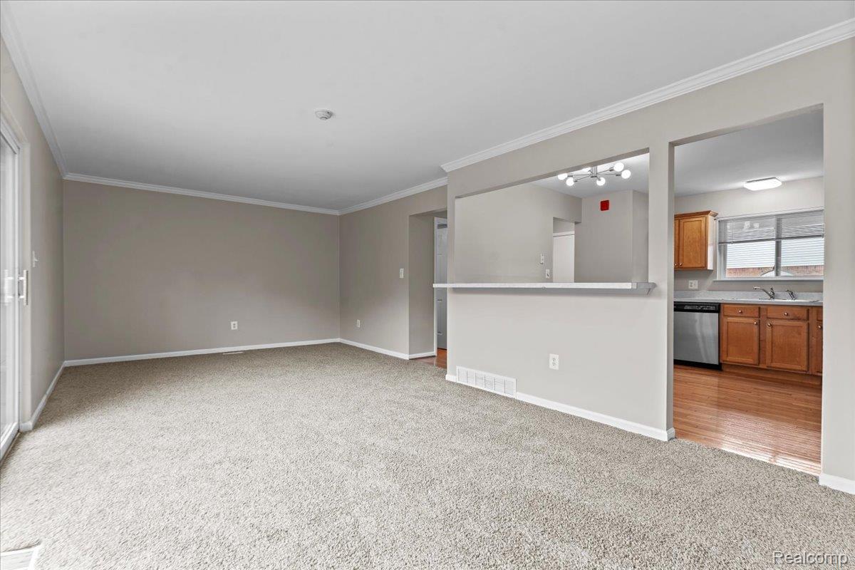 44567 Savery Drive Property Photo 5