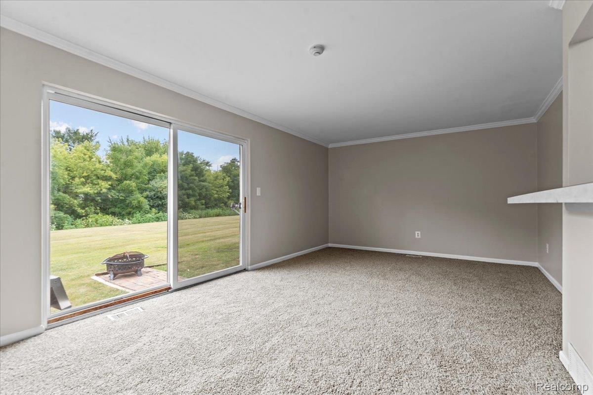 44567 Savery Drive Property Photo 7