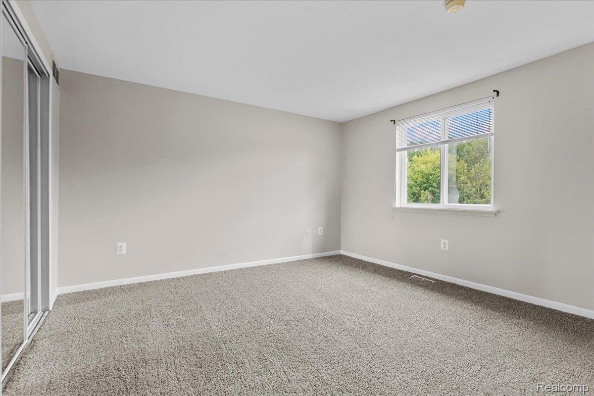44567 Savery Drive Property Photo 13