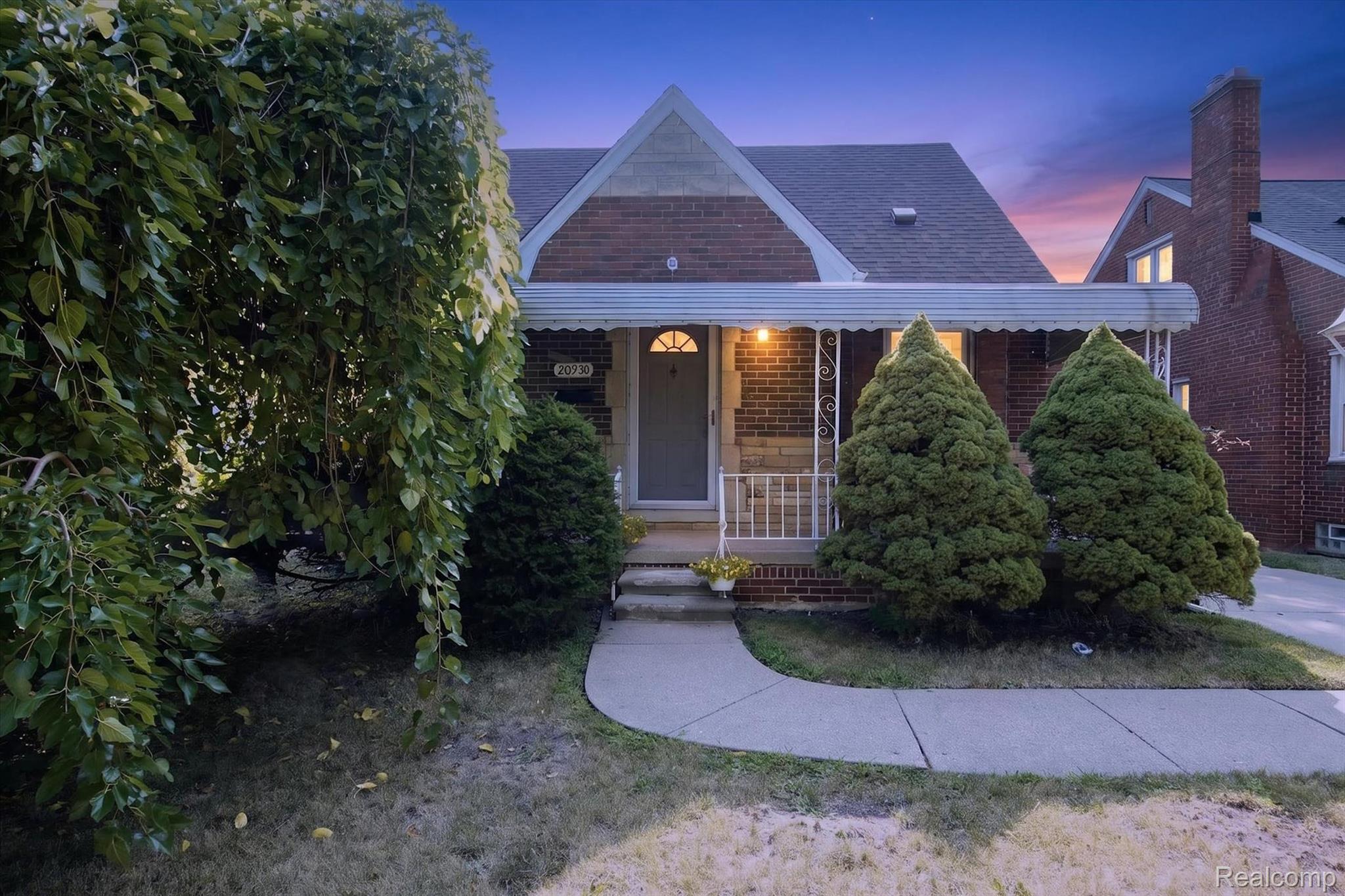 20930 Redmond Avenue Property Photo 1