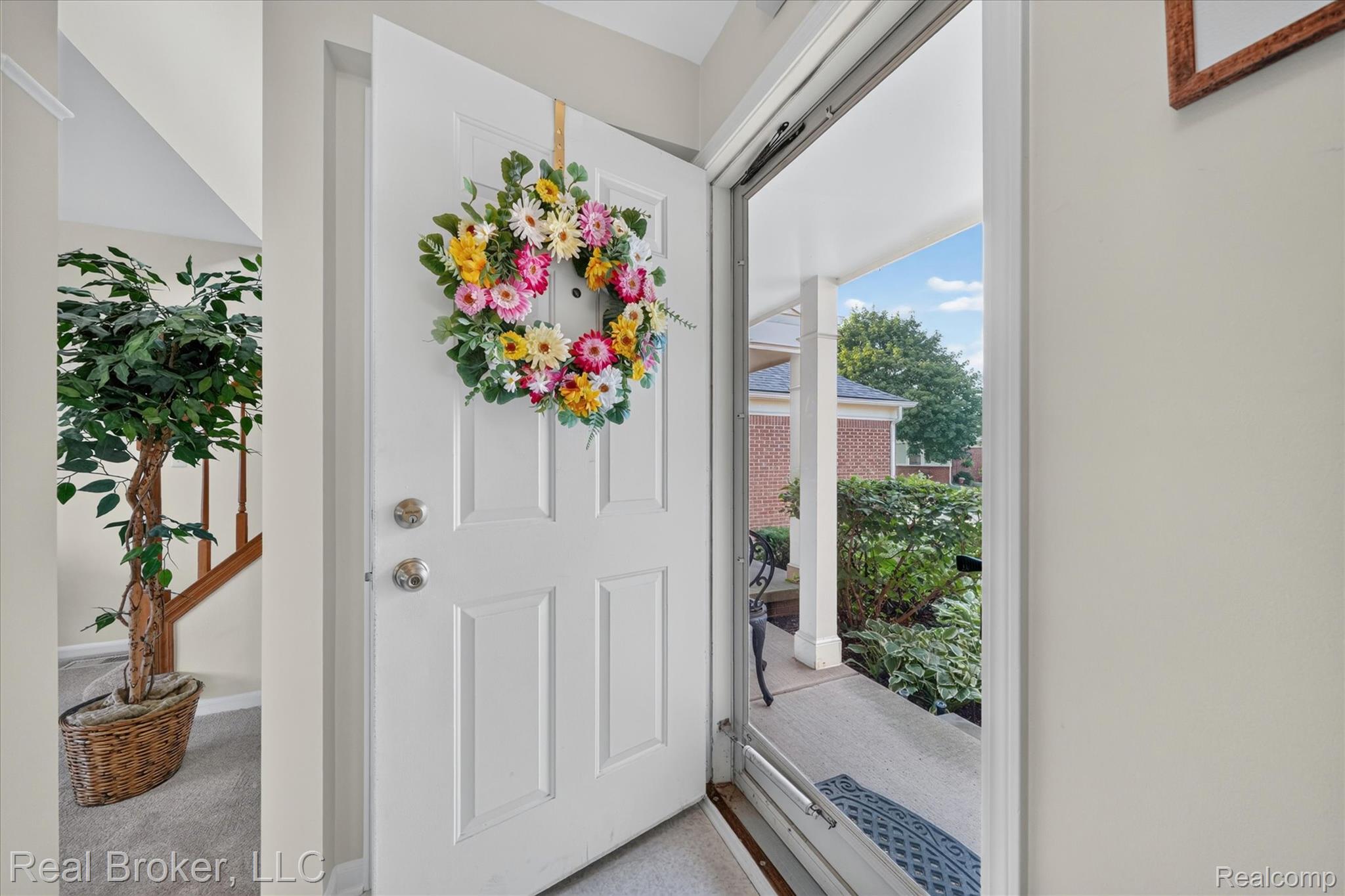 1675 Christopher Drive Property Photo 4