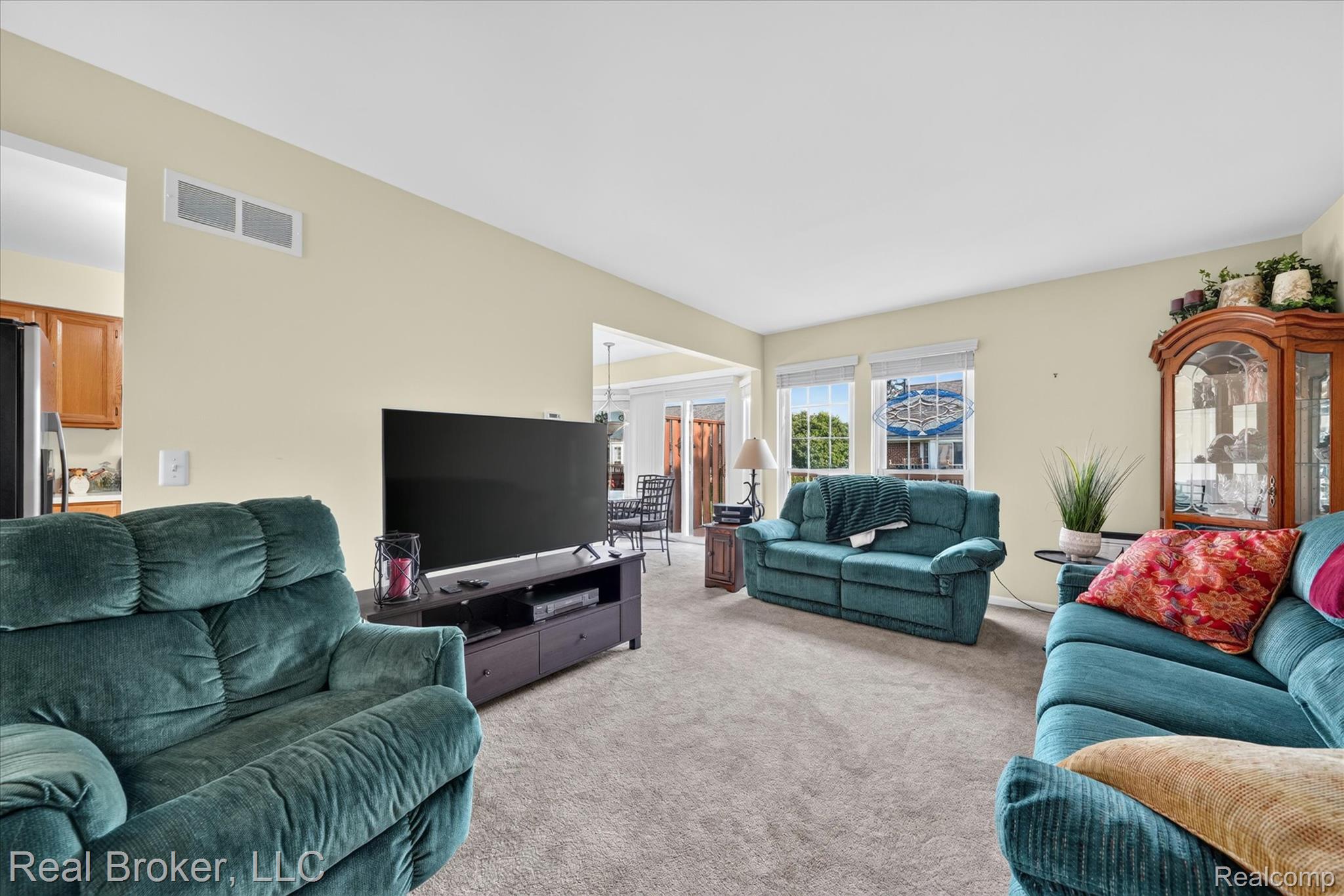 1675 Christopher Drive Property Photo 6