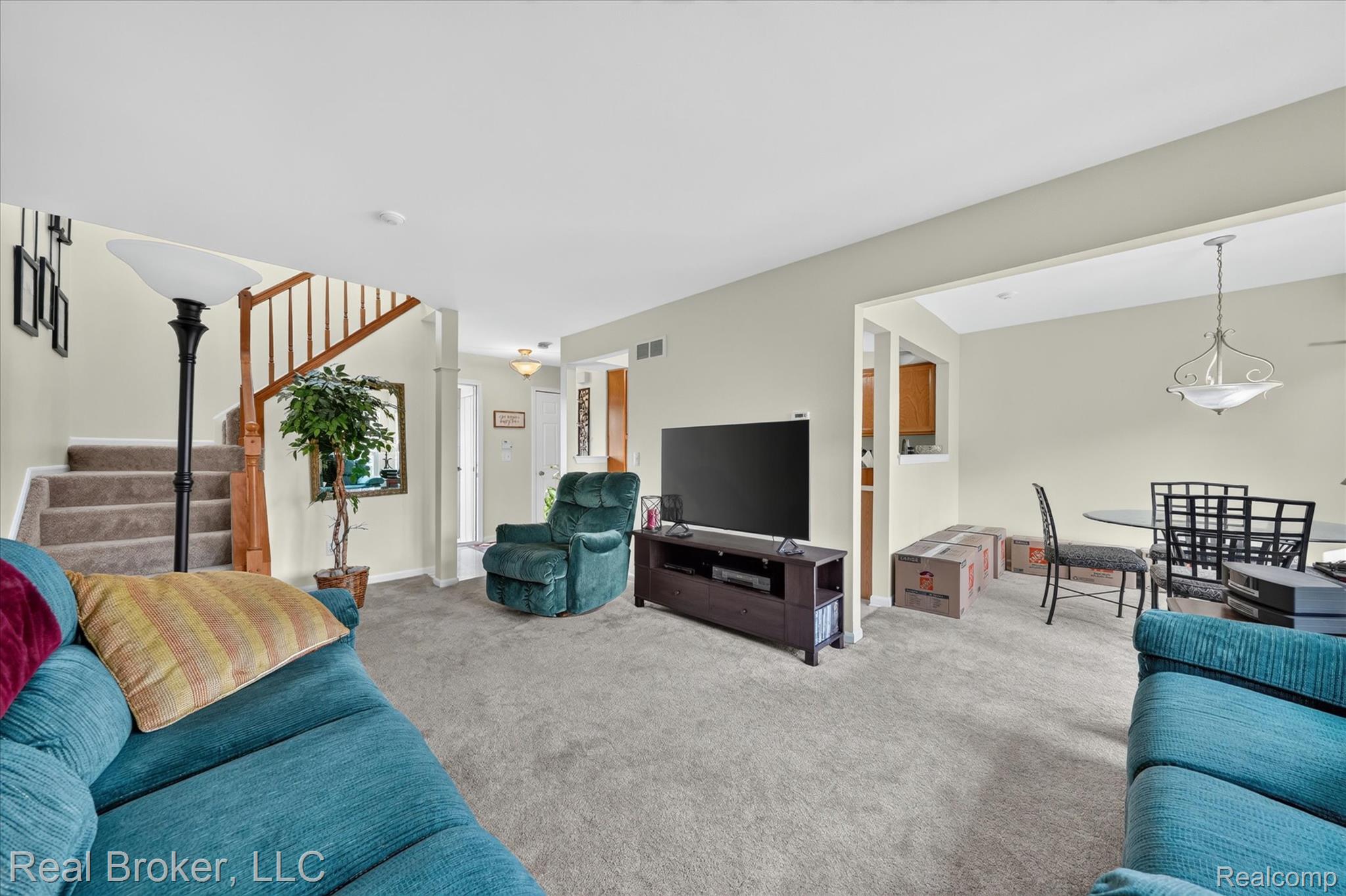 1675 Christopher Drive Property Photo 7