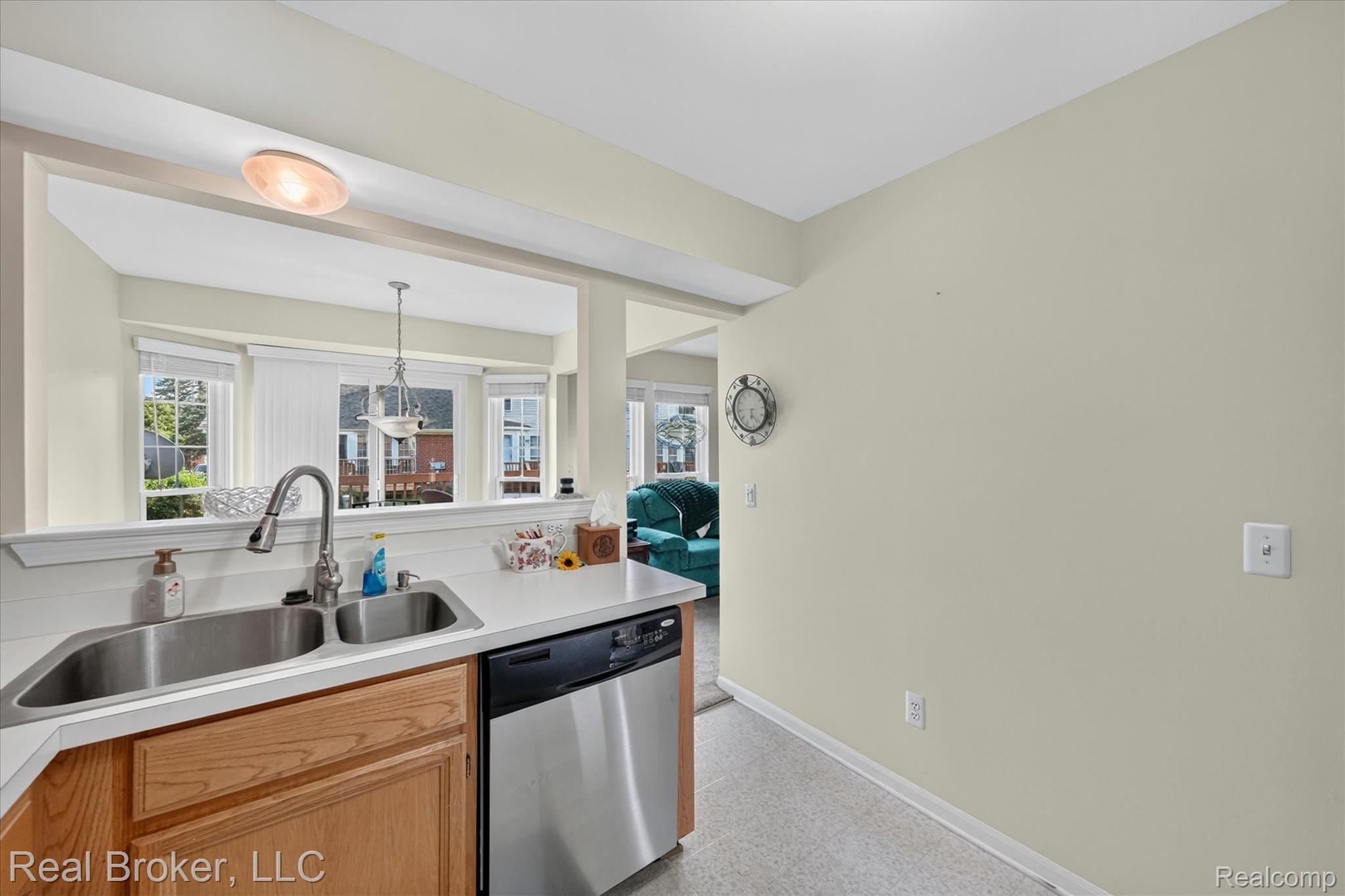 1675 Christopher Drive Property Photo 10