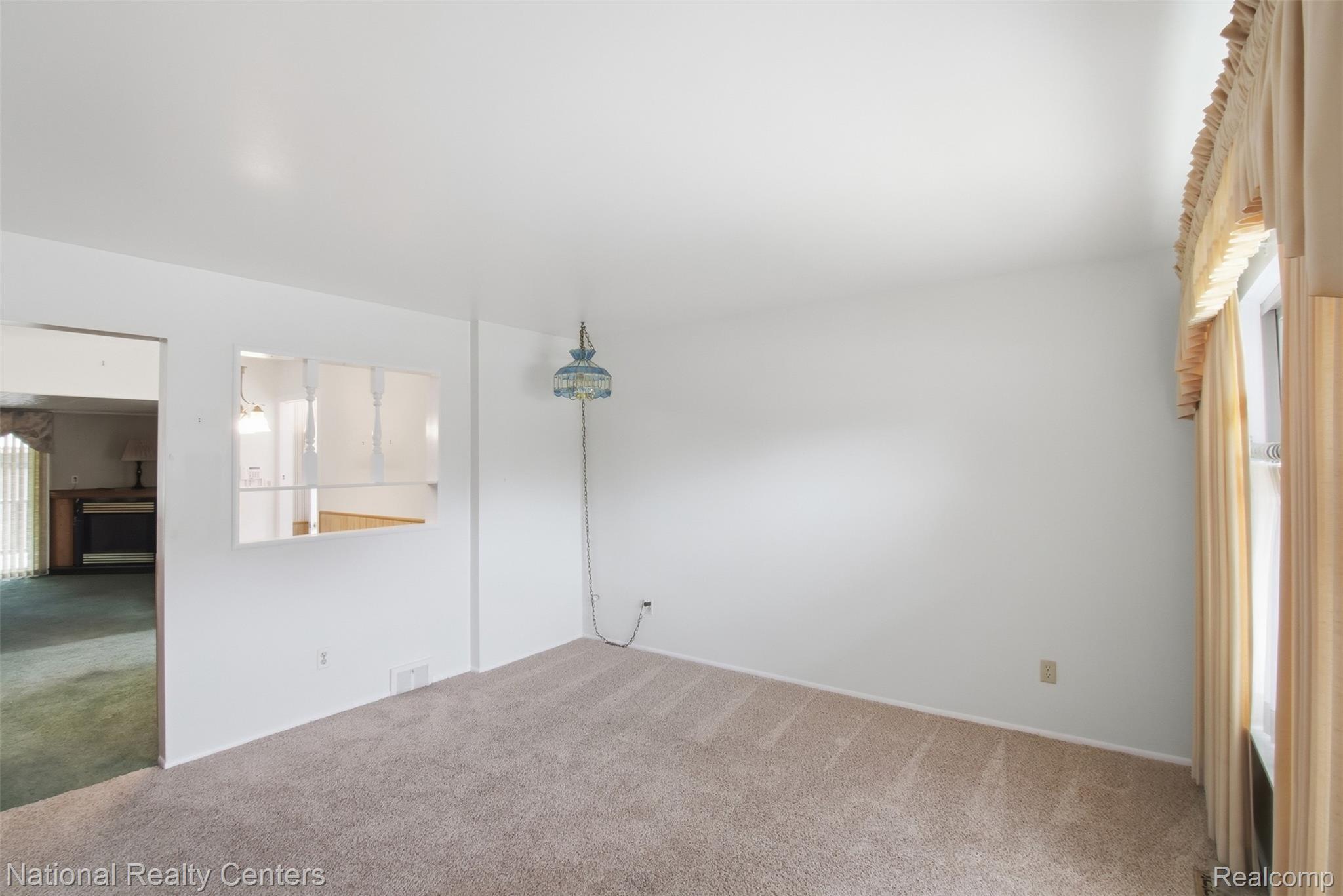 30469 Grandview Avenue Property Photo 4