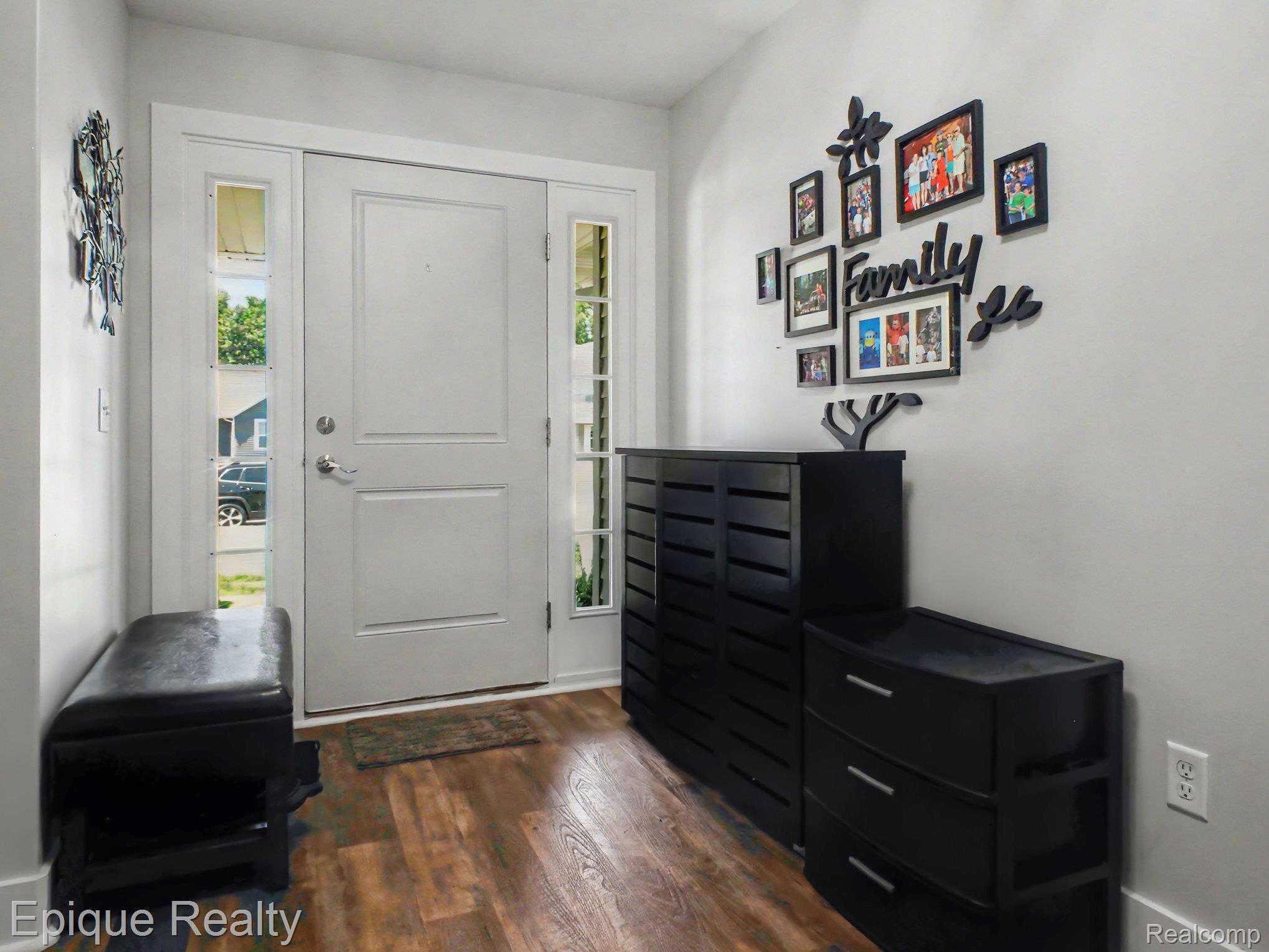 8686 Summer Ridge Drive Property Photo 4