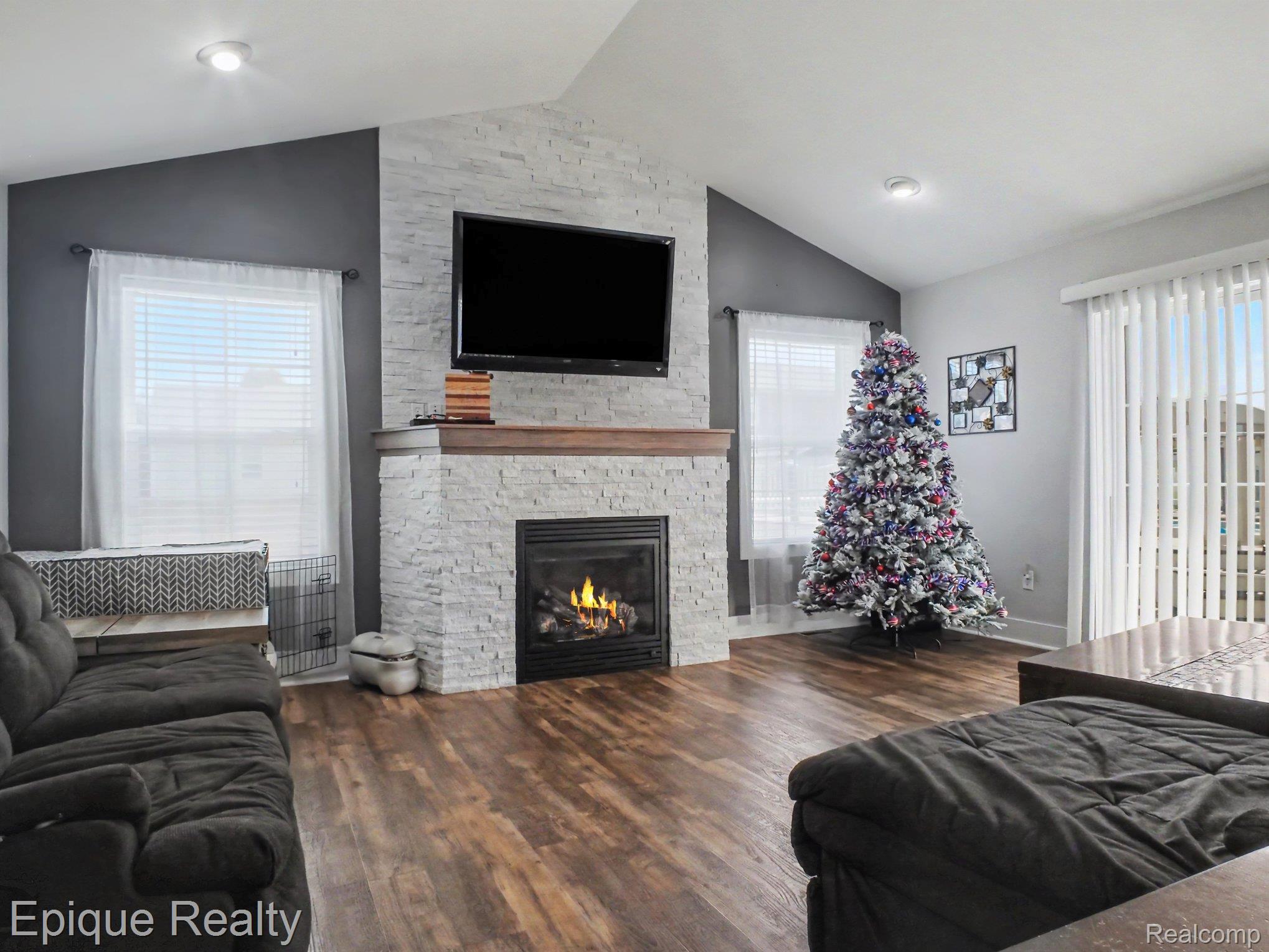 8686 Summer Ridge Drive Property Photo 5