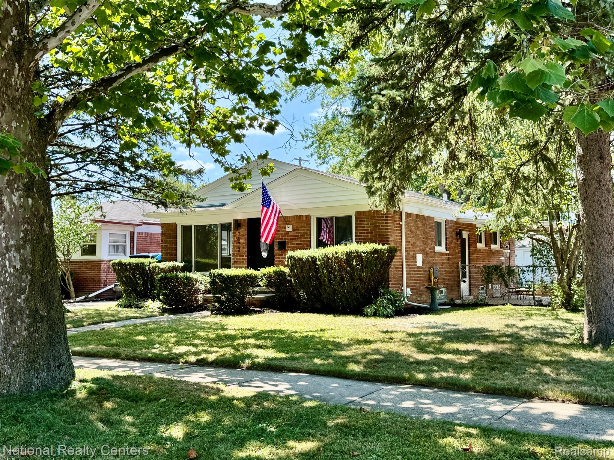 7472 Margaret Street Property Photo 1