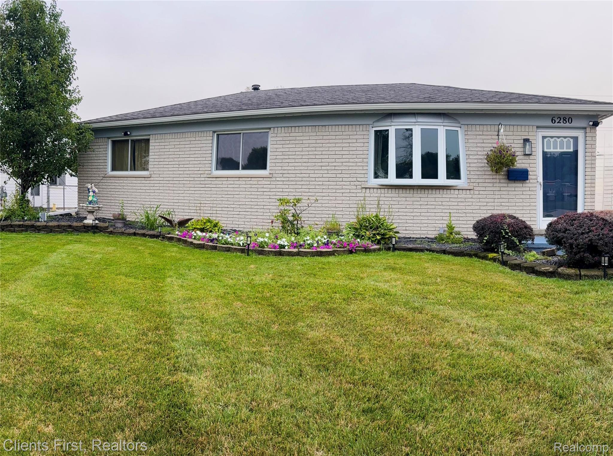 6280 N Farmington Road Property Photo 1