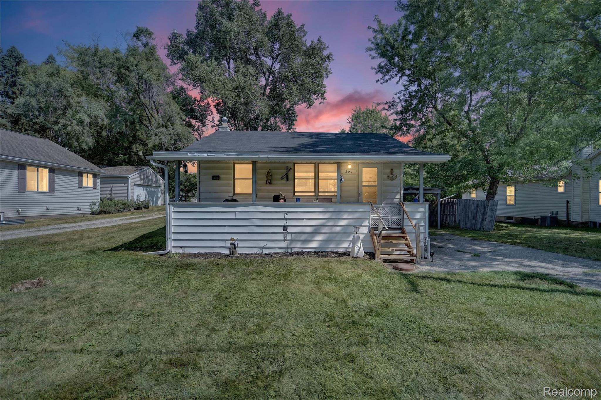 521 E Paulson Street Property Photo 1