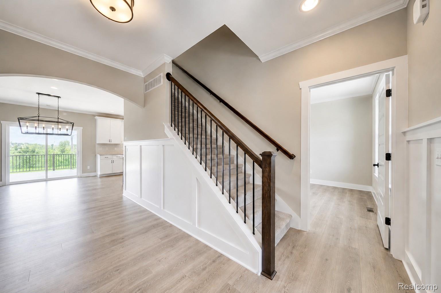 664 Round Rock Property Photo 3