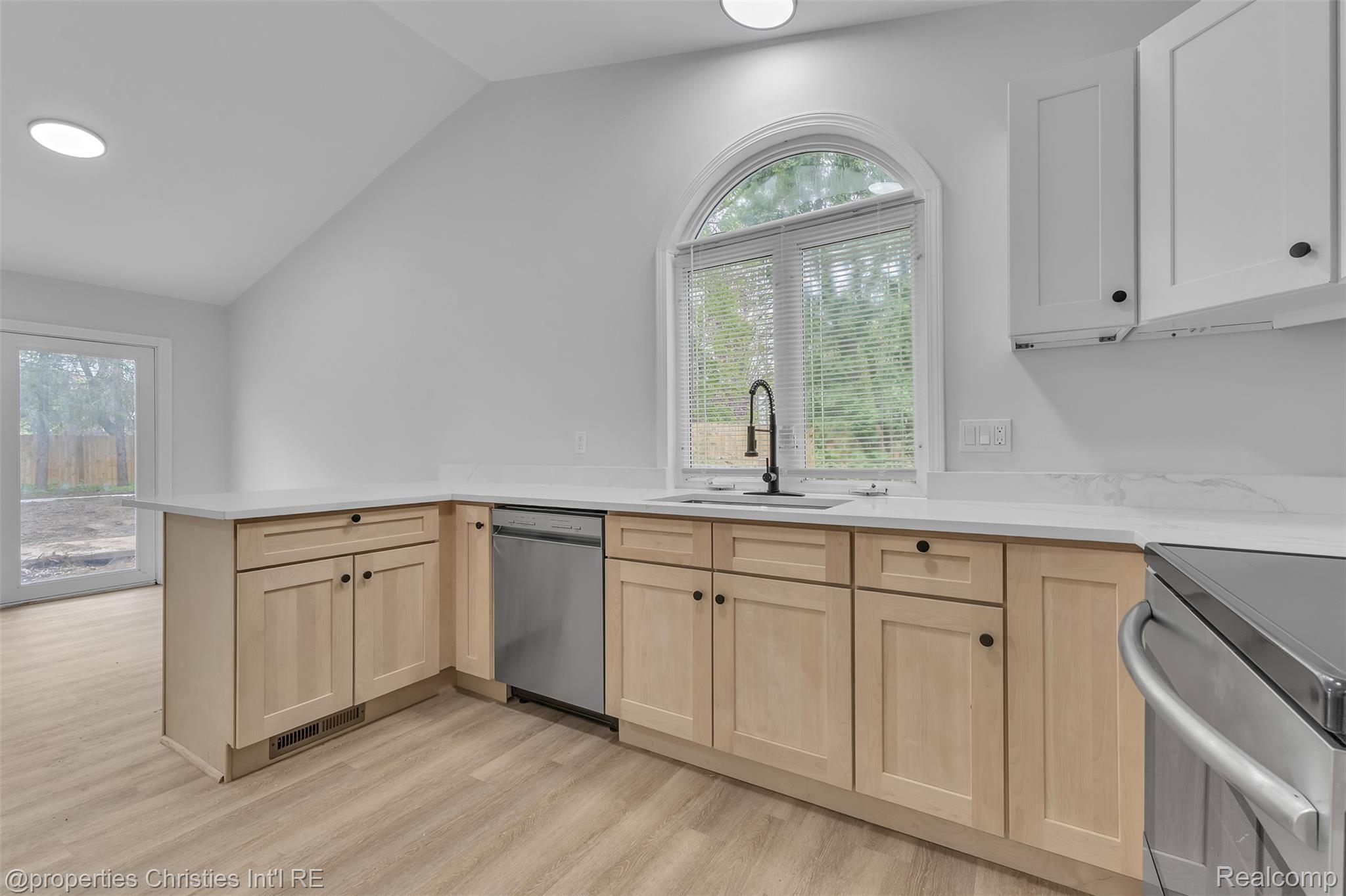 854 Estes Court Property Photo 7
