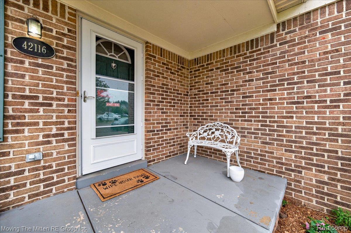 42116 Richmond Drive Property Photo 4