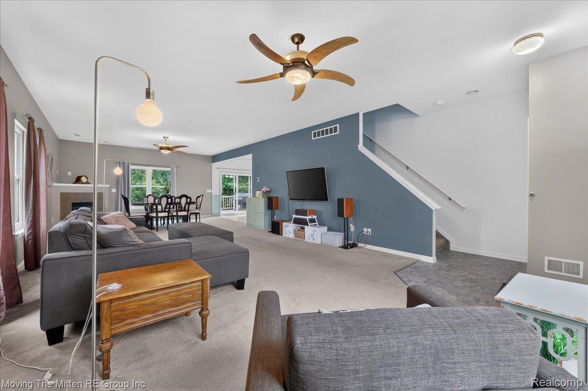 42116 Richmond Drive Property Photo 5