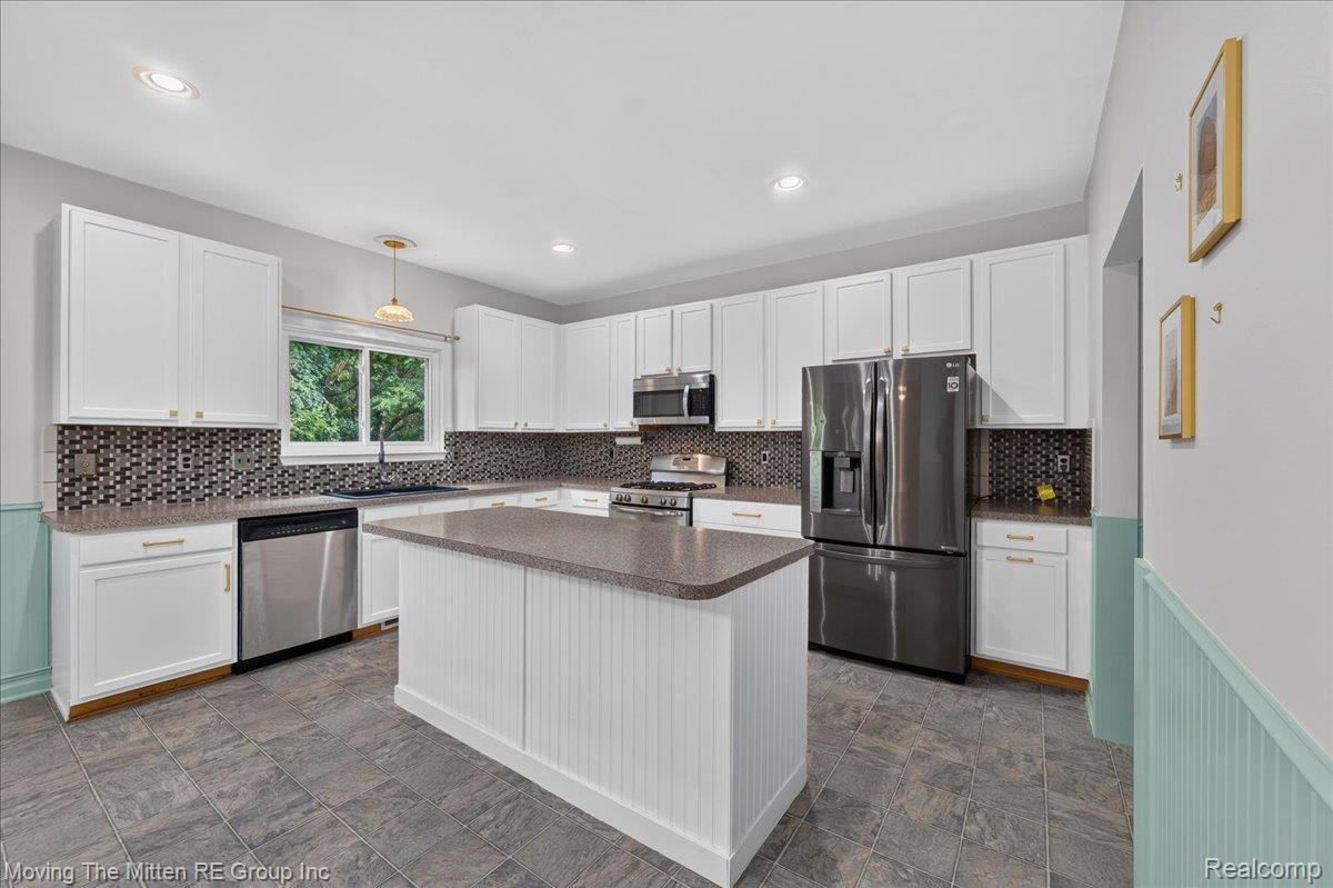 42116 Richmond Drive Property Photo 11