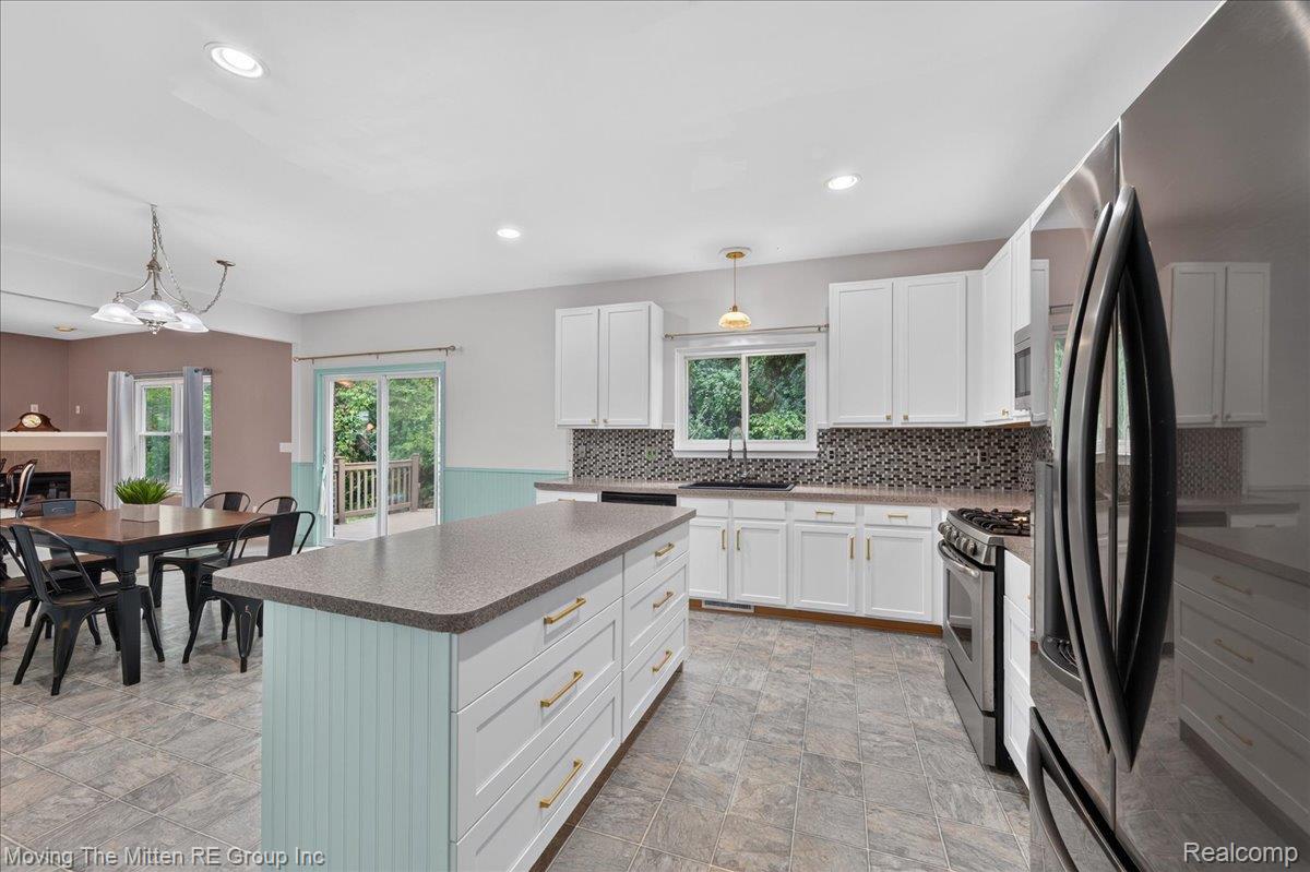 42116 Richmond Drive Property Photo 12