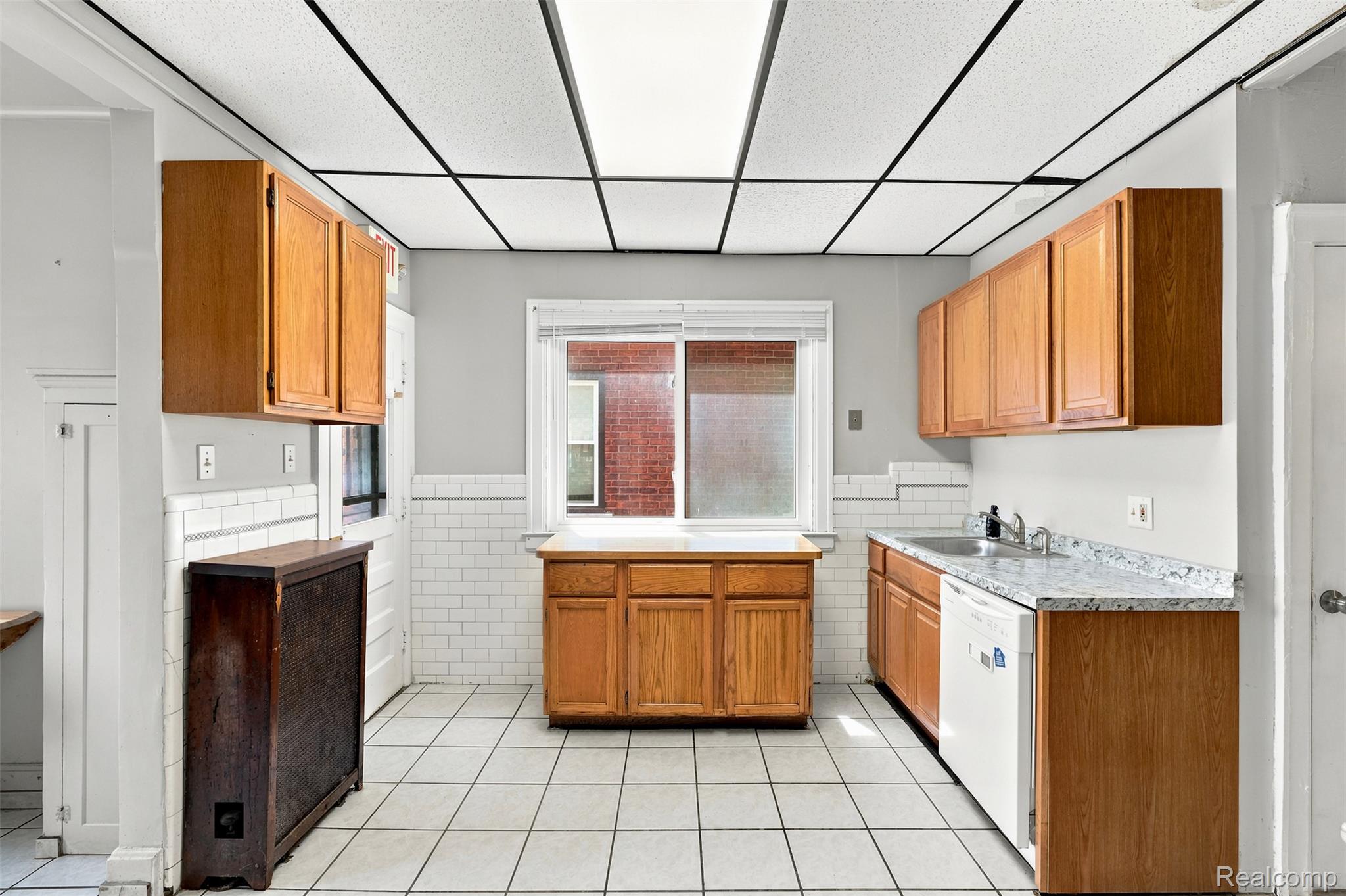16554 Fairfield Street Property Photo 12