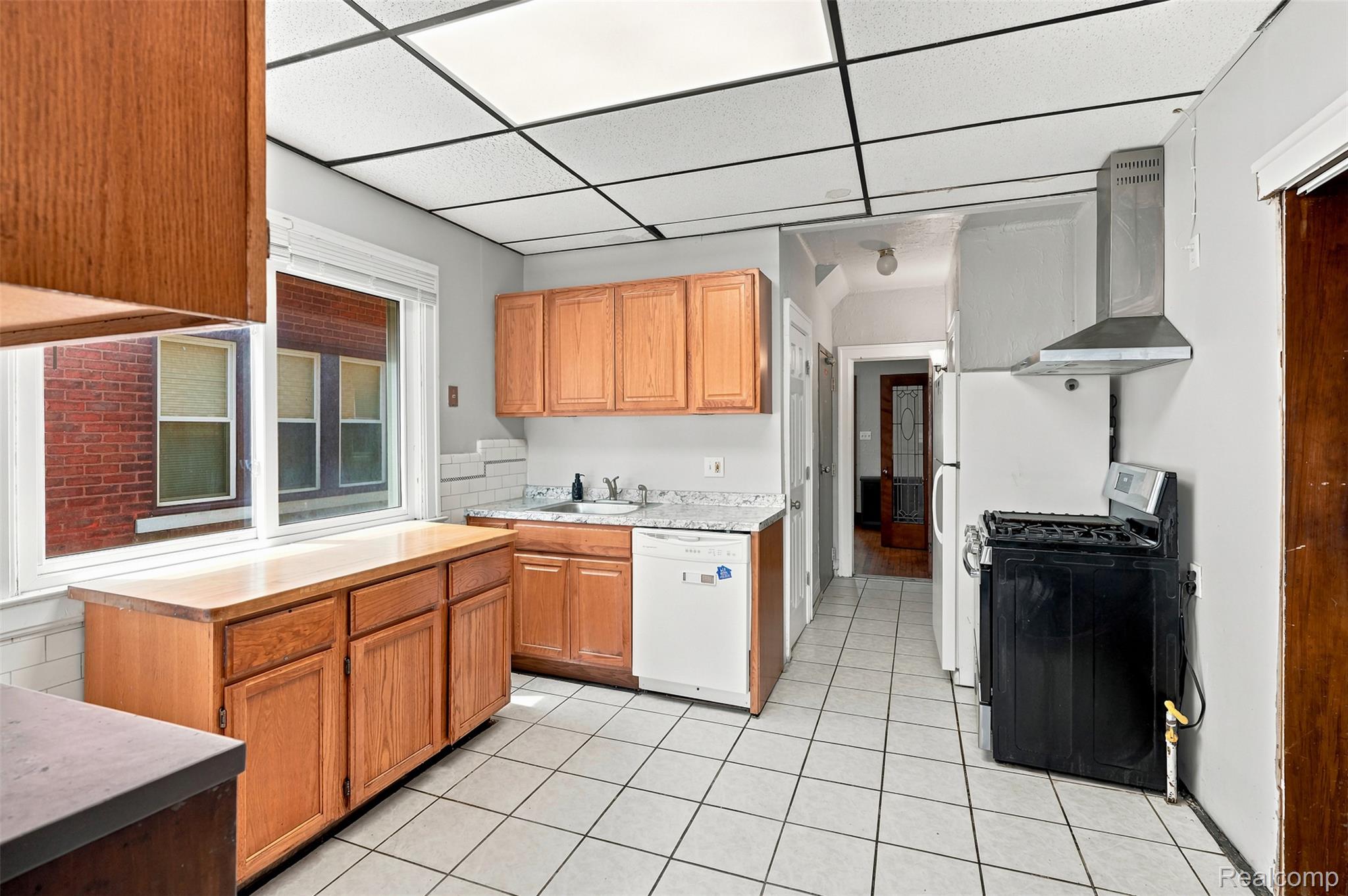 16554 Fairfield Street Property Photo 13