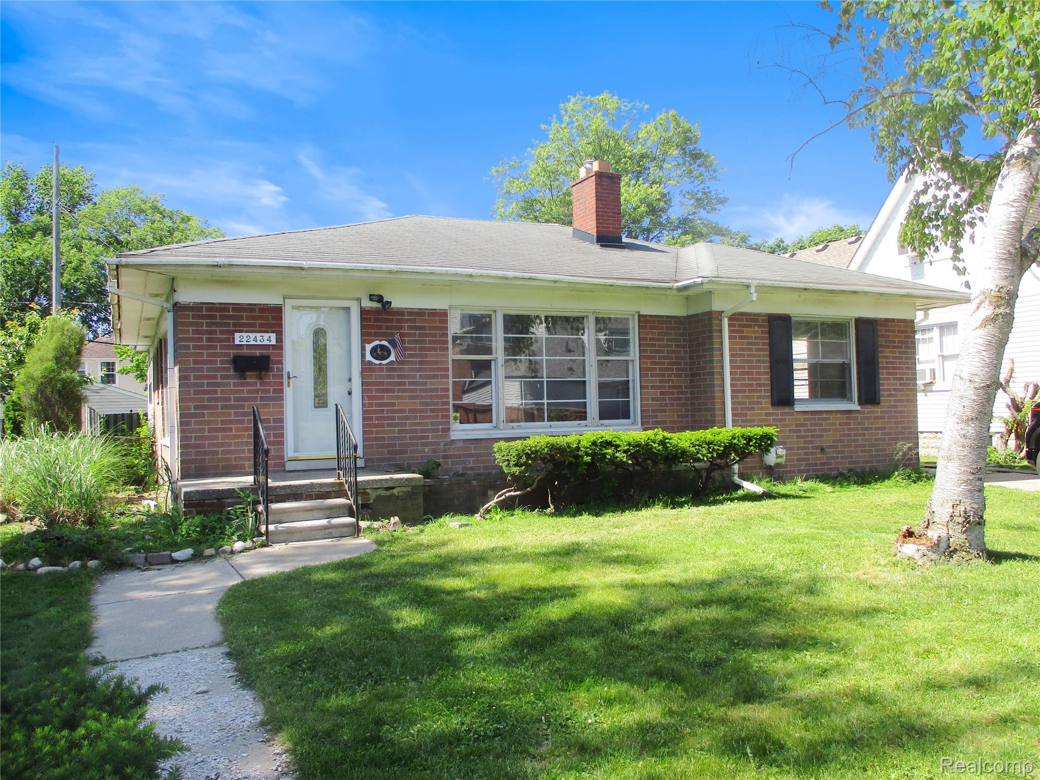 22434 Madison Street Property Photo 1