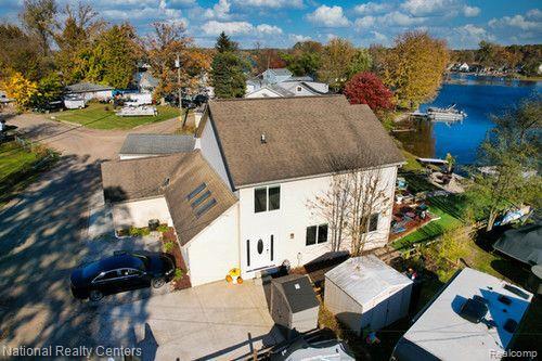 8819 Lagoon Property Photo 1