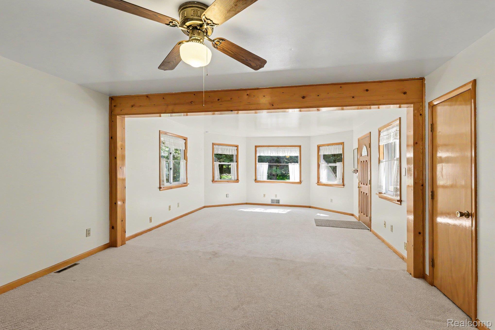 6095 Tipsico Lake Road Property Photo 4