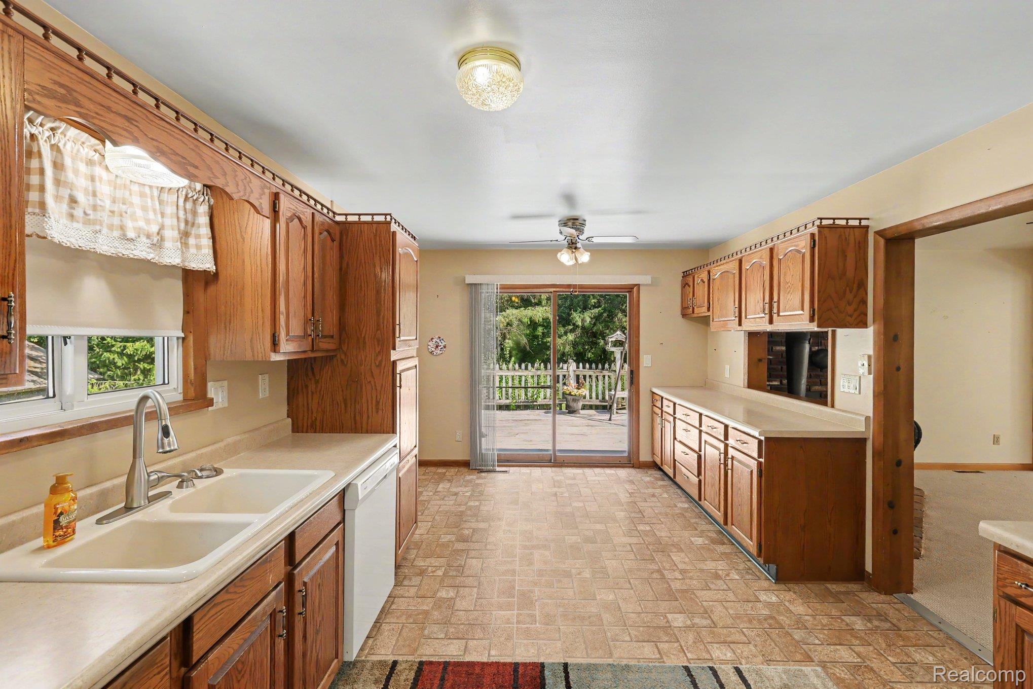 6095 Tipsico Lake Road Property Photo 5