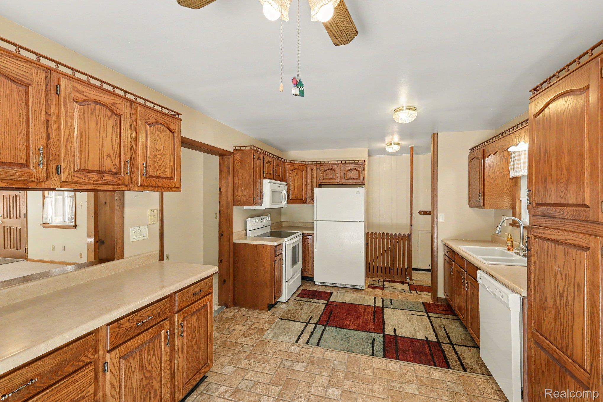 6095 Tipsico Lake Road Property Photo 6