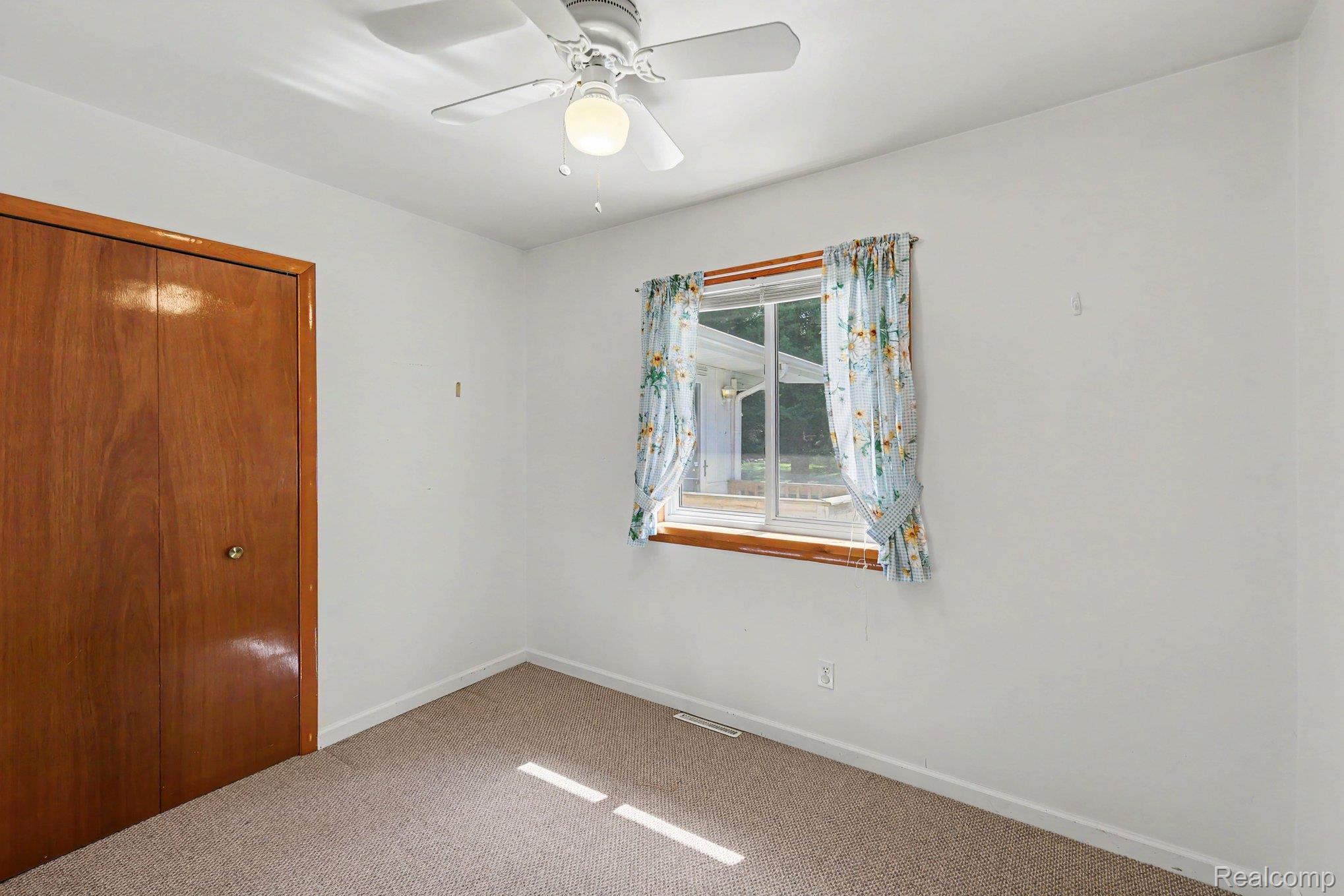 6095 Tipsico Lake Road Property Photo 7