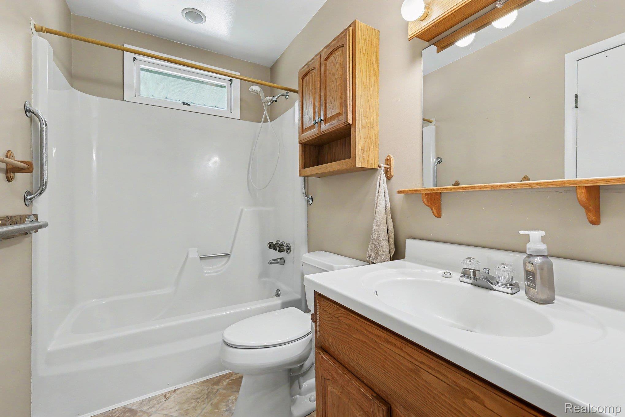 6095 Tipsico Lake Road Property Photo 10