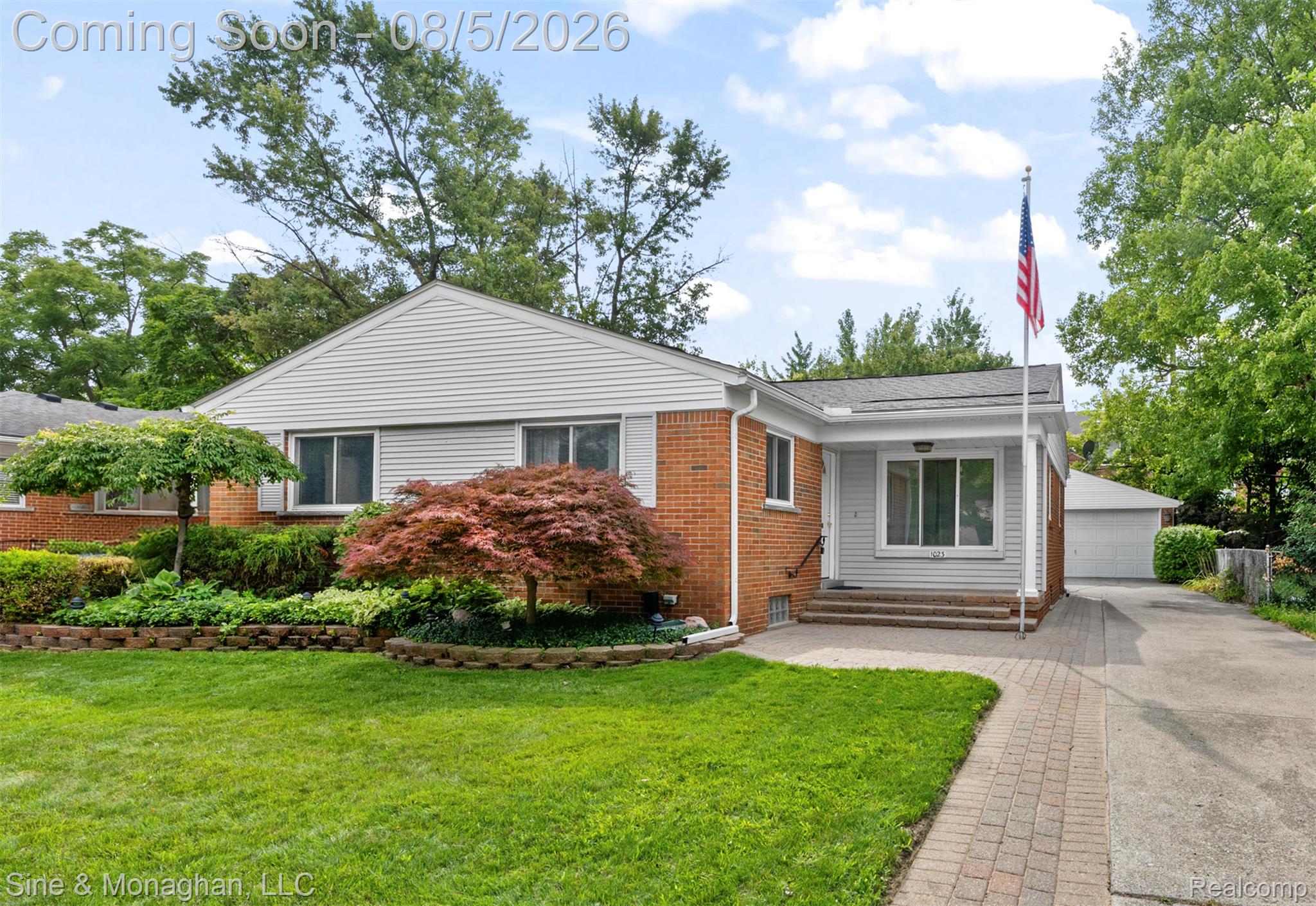 1023 N Kenwood Avenue Property Photo 1
